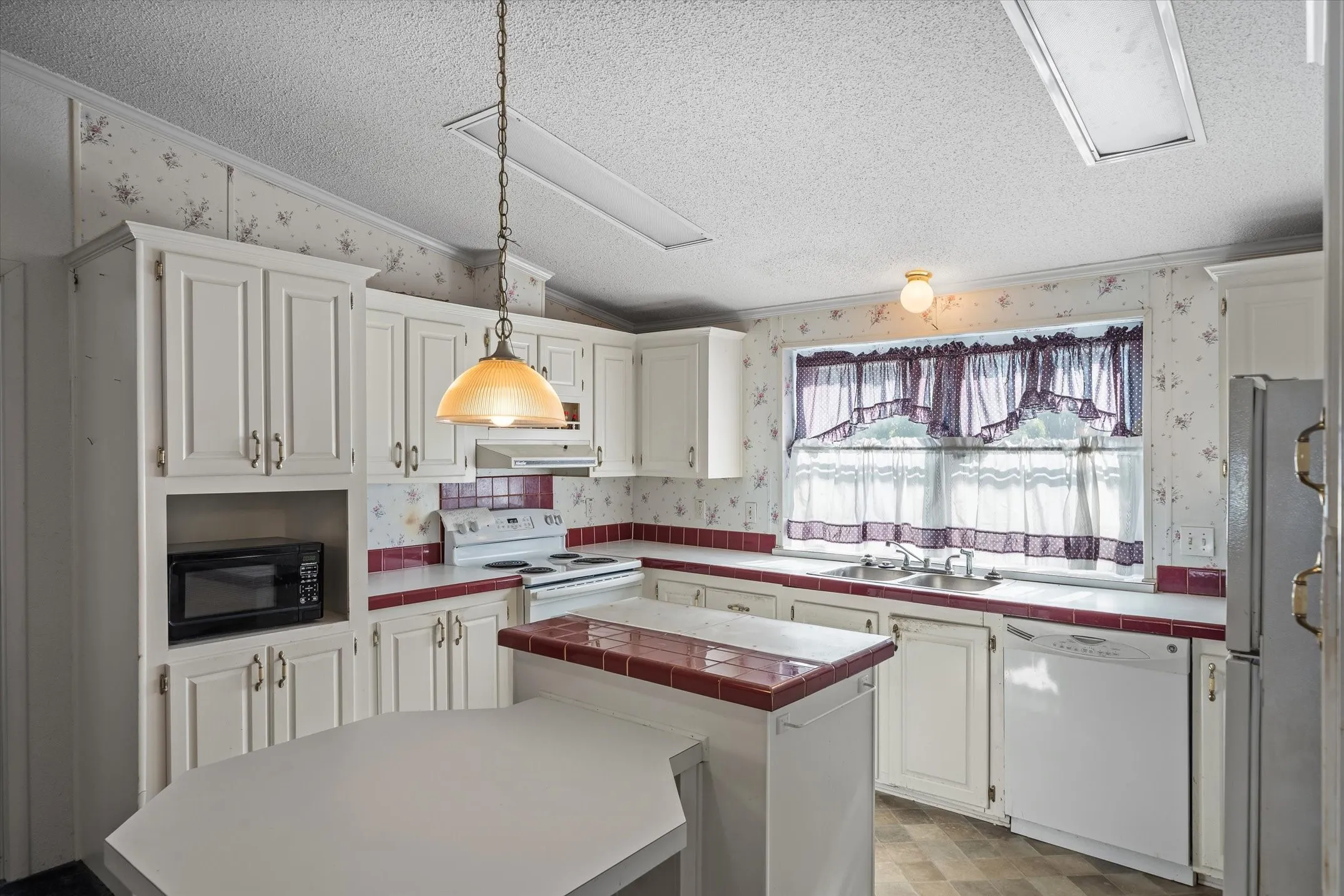 Manufactured Home For Sale in Van Zandt County , 120 Wingo Way, Wills Point, Texas 75169, 4 Bedroom, 3 Bathroom, 2 Garage spaces, 2,128 Sqft, built in 1994, mls#21400056, Real Estate Agent in Wills Point, Homes For Sale in Van Zandt county, Homes For Sale in Wills Point, Realtor in Wills Point Texas, Real Estate Brokerage Independent Realty Texas, Luminita Cordes Realtor