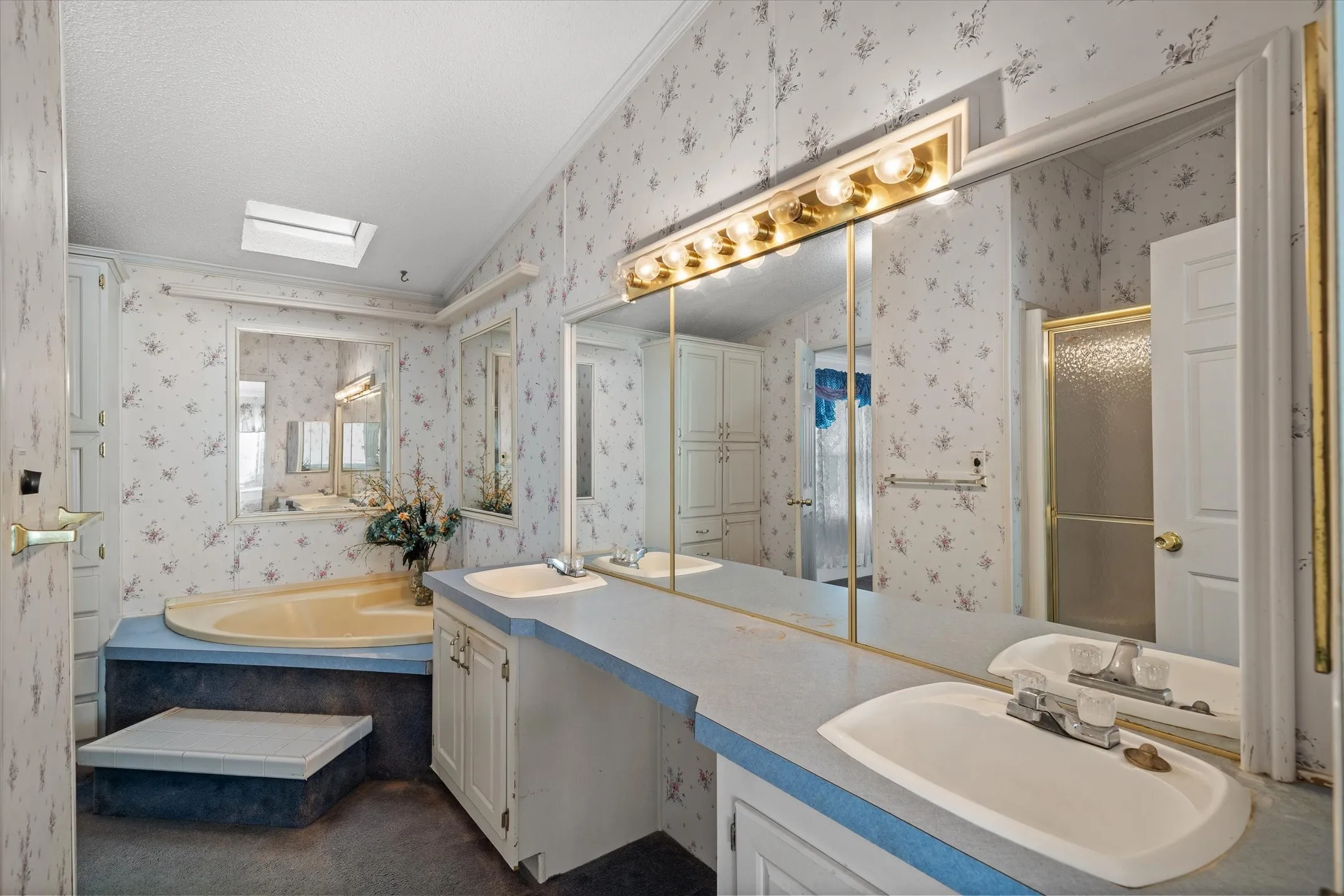 Manufactured Home For Sale in Van Zandt County , 120 Wingo Way, Wills Point, Texas 75169, 4 Bedroom, 3 Bathroom, 2 Garage spaces, 2,128 Sqft, built in 1994, mls#21400056, Real Estate Agent in Wills Point, Homes For Sale in Van Zandt county, Homes For Sale in Wills Point, Realtor in Wills Point Texas, Real Estate Brokerage Independent Realty Texas, Luminita Cordes Realtor