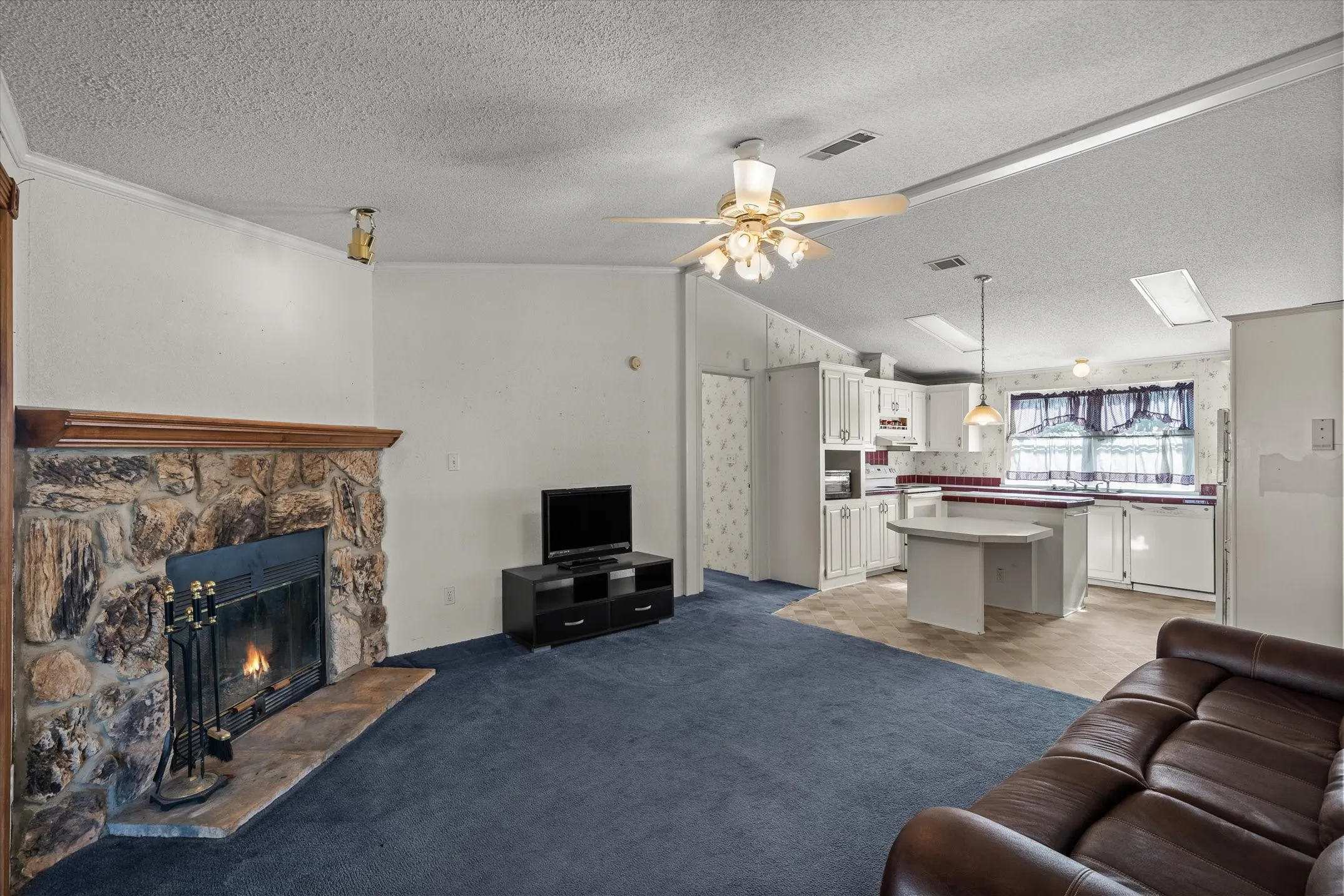 Manufactured Home For Sale in Van Zandt County , 120 Wingo Way, Wills Point, Texas 75169, 4 Bedroom, 3 Bathroom, 2 Garage spaces, 2,128 Sqft, built in 1994, mls#21400056, Real Estate Agent in Wills Point, Homes For Sale in Van Zandt county, Homes For Sale in Wills Point, Realtor in Wills Point Texas, Real Estate Brokerage Independent Realty Texas, Luminita Cordes Realtor