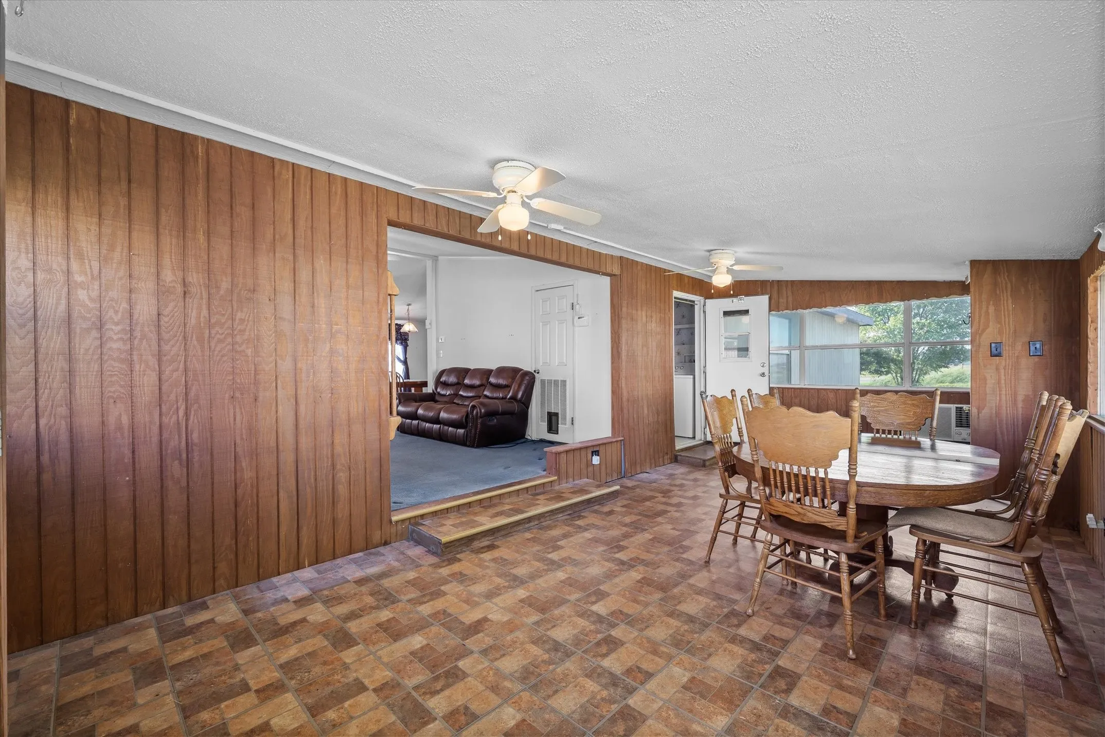 Manufactured Home For Sale in Van Zandt County , 120 Wingo Way, Wills Point, Texas 75169, 4 Bedroom, 3 Bathroom, 2 Garage spaces, 2,128 Sqft, built in 1994, mls#21400056, Real Estate Agent in Wills Point, Homes For Sale in Van Zandt county, Homes For Sale in Wills Point, Realtor in Wills Point Texas, Real Estate Brokerage Independent Realty Texas, Luminita Cordes Realtor