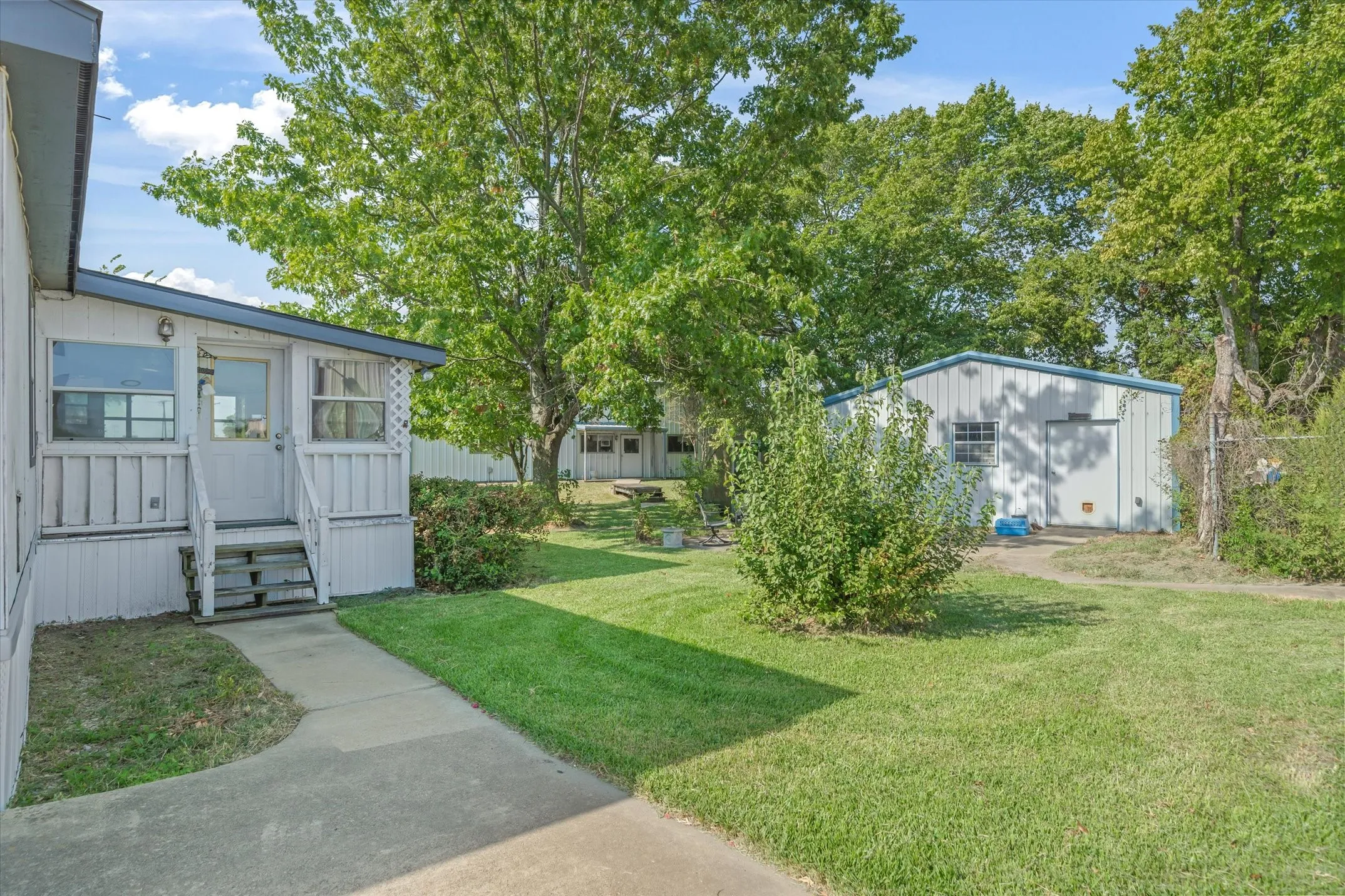 Manufactured Home For Sale in Van Zandt County , 120 Wingo Way, Wills Point, Texas 75169, 4 Bedroom, 3 Bathroom, 2 Garage spaces, 2,128 Sqft, built in 1994, mls#21400056, Real Estate Agent in Wills Point, Homes For Sale in Van Zandt county, Homes For Sale in Wills Point, Realtor in Wills Point Texas, Real Estate Brokerage Independent Realty Texas, Luminita Cordes Realtor