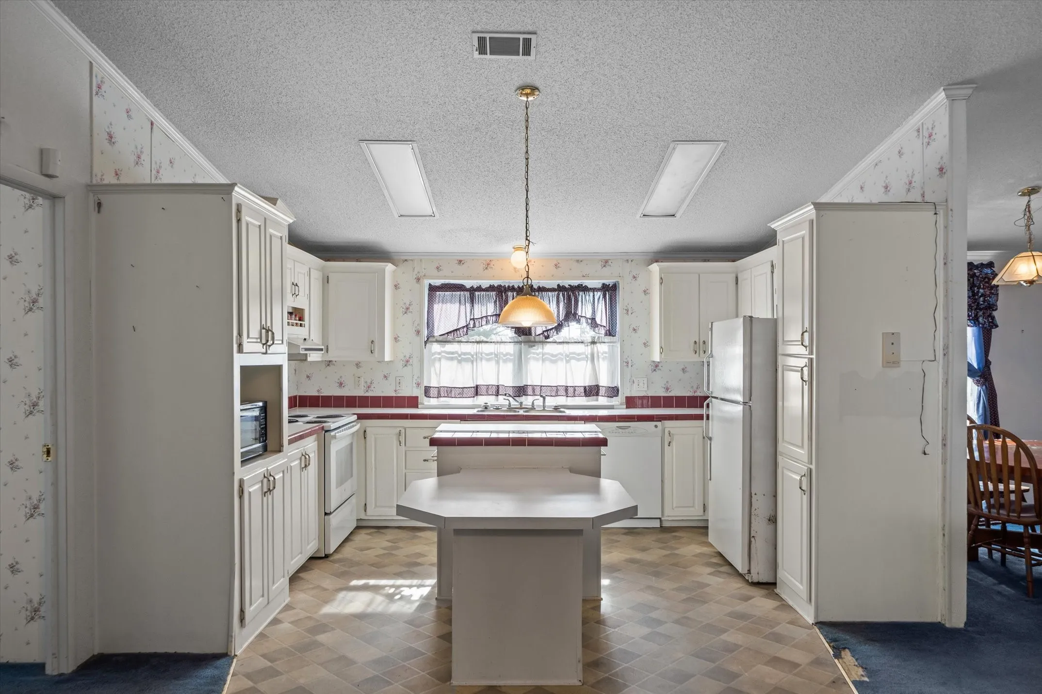 Manufactured Home For Sale in Van Zandt County , 120 Wingo Way, Wills Point, Texas 75169, 4 Bedroom, 3 Bathroom, 2 Garage spaces, 2,128 Sqft, built in 1994, mls#21400056, Real Estate Agent in Wills Point, Homes For Sale in Van Zandt county, Homes For Sale in Wills Point, Realtor in Wills Point Texas, Real Estate Brokerage Independent Realty Texas, Luminita Cordes Realtor