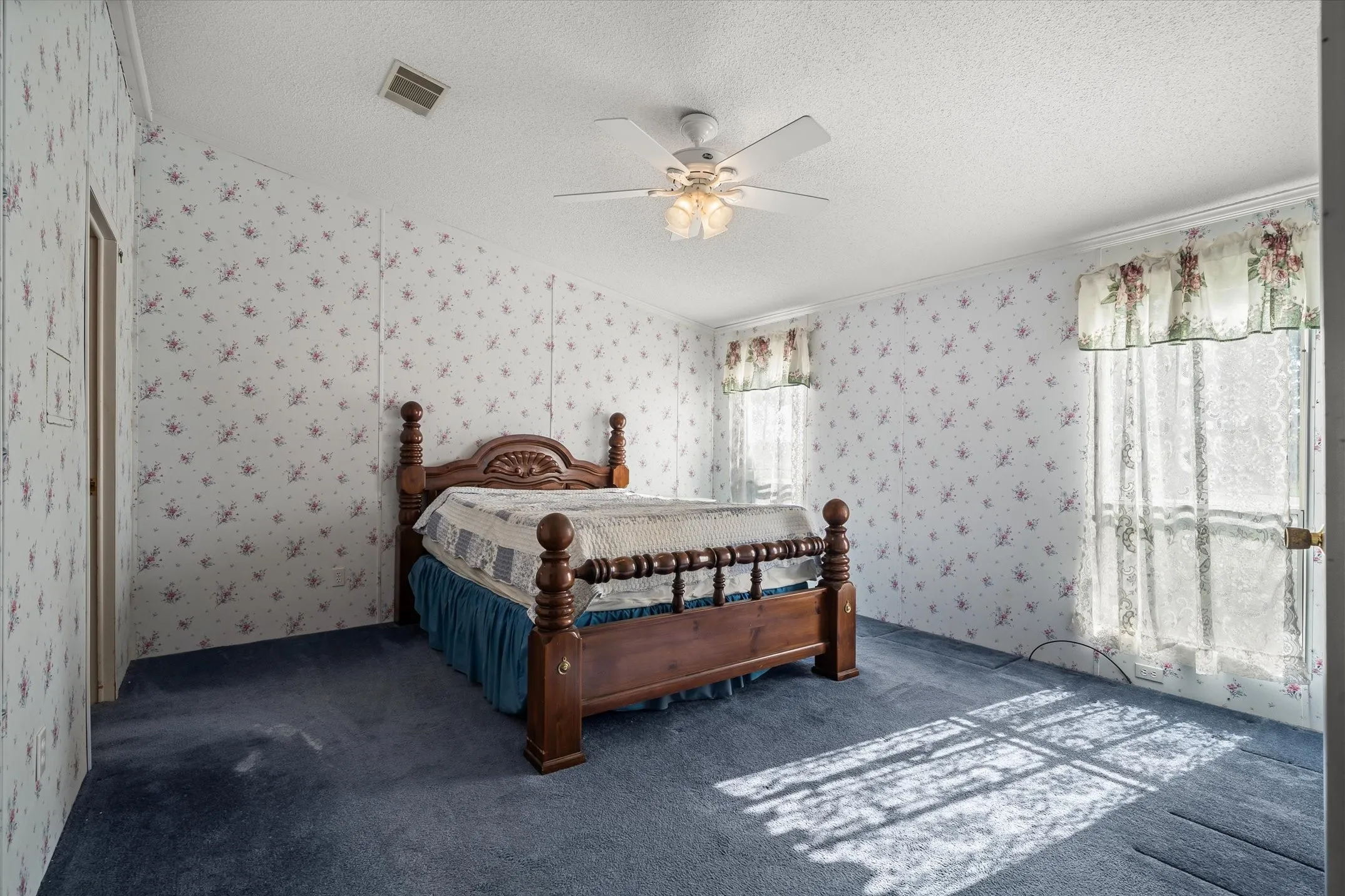 Manufactured Home For Sale in Van Zandt County , 120 Wingo Way, Wills Point, Texas 75169, 4 Bedroom, 3 Bathroom, 2 Garage spaces, 2,128 Sqft, built in 1994, mls#21400056, Real Estate Agent in Wills Point, Homes For Sale in Van Zandt county, Homes For Sale in Wills Point, Realtor in Wills Point Texas, Real Estate Brokerage Independent Realty Texas, Luminita Cordes Realtor