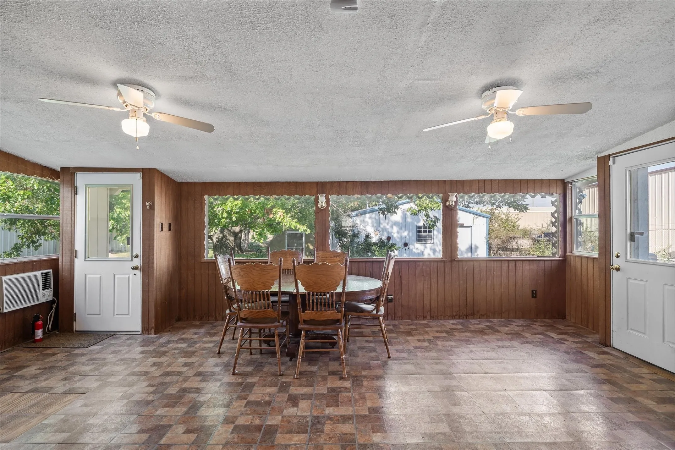 Manufactured Home For Sale in Van Zandt County , 120 Wingo Way, Wills Point, Texas 75169, 4 Bedroom, 3 Bathroom, 2 Garage spaces, 2,128 Sqft, built in 1994, mls#21400056, Real Estate Agent in Wills Point, Homes For Sale in Van Zandt county, Homes For Sale in Wills Point, Realtor in Wills Point Texas, Real Estate Brokerage Independent Realty Texas, Luminita Cordes Realtor