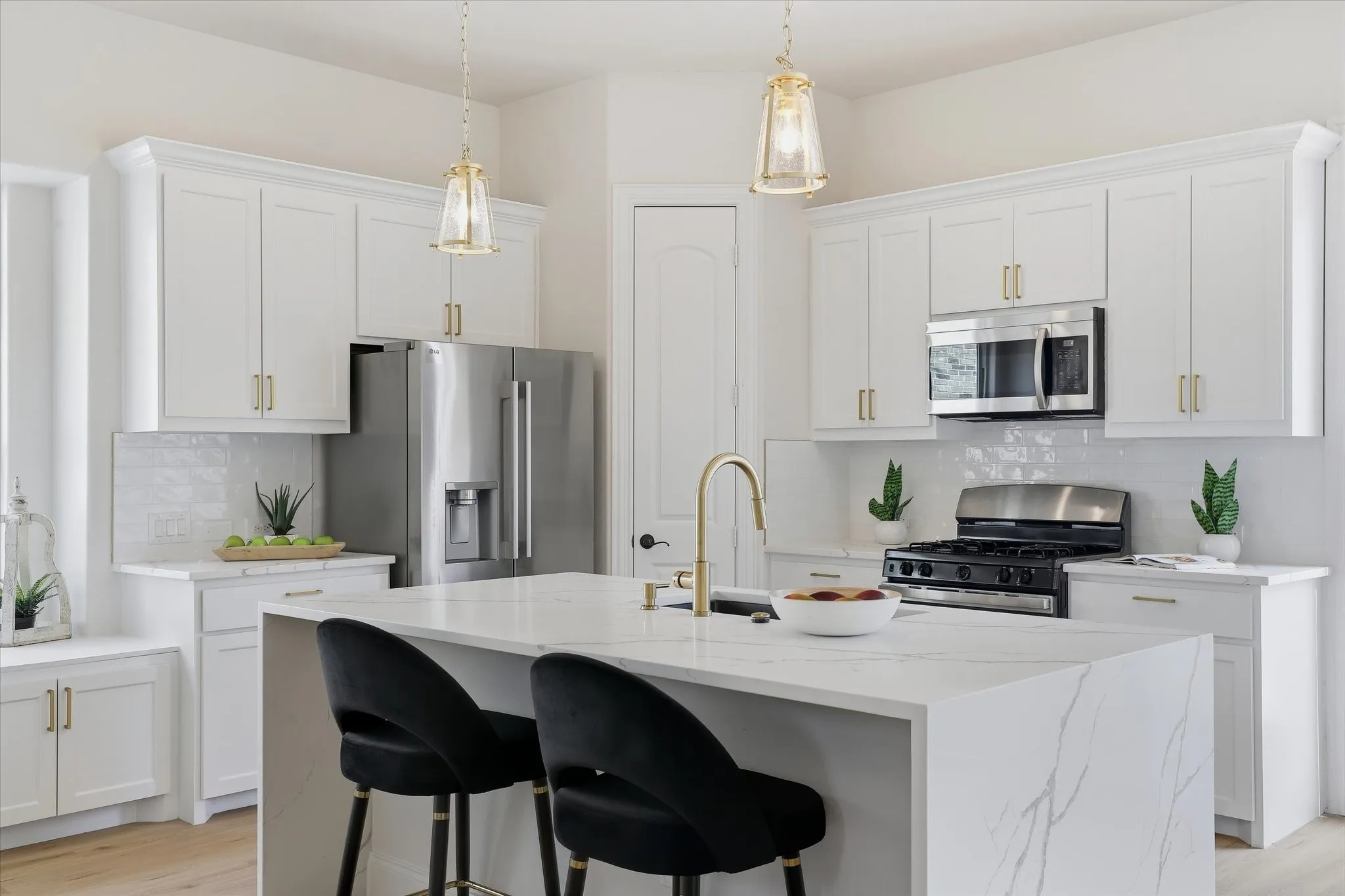 Single Family Residence For Sale in Dallas County , 2600 Almanzor Avenue, Irving, Texas 75062, 4 Bedroom, 4 Bathroom, 2 Garage spaces, 2,992 Sqft, built in 2014, mls#21400001, Real Estate Agent in Irving, Homes For Sale in Dallas county, Homes For Sale in Irving, Realtor in Irving Texas, Real Estate Brokerage Independent Realty Texas, Luminita Cordes Realtor