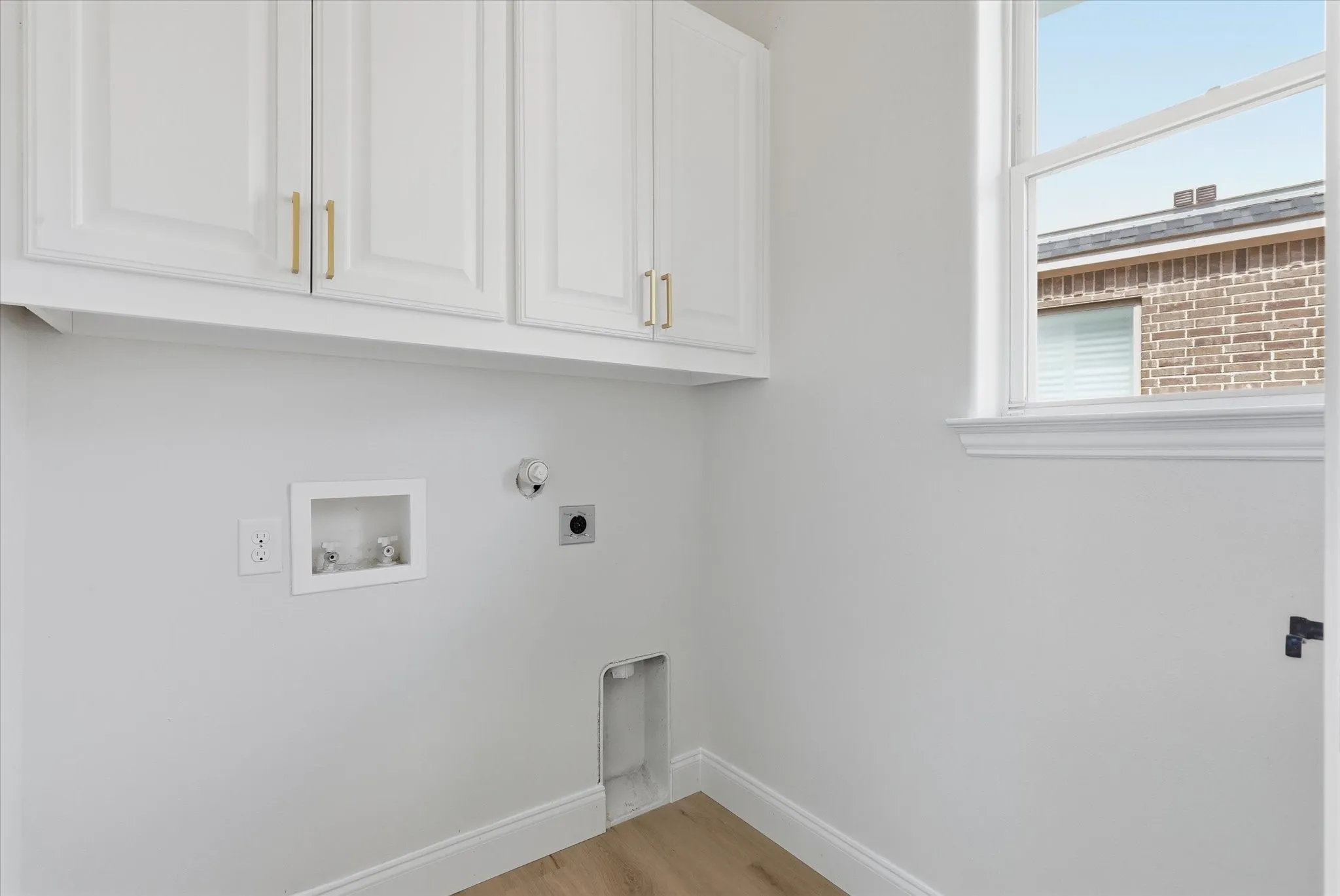 Single Family Residence For Sale in Dallas County , 2600 Almanzor Avenue, Irving, Texas 75062, 4 Bedroom, 4 Bathroom, 2 Garage spaces, 2,992 Sqft, built in 2014, mls#21400001, Real Estate Agent in Irving, Homes For Sale in Dallas county, Homes For Sale in Irving, Realtor in Irving Texas, Real Estate Brokerage Independent Realty Texas, Luminita Cordes Realtor