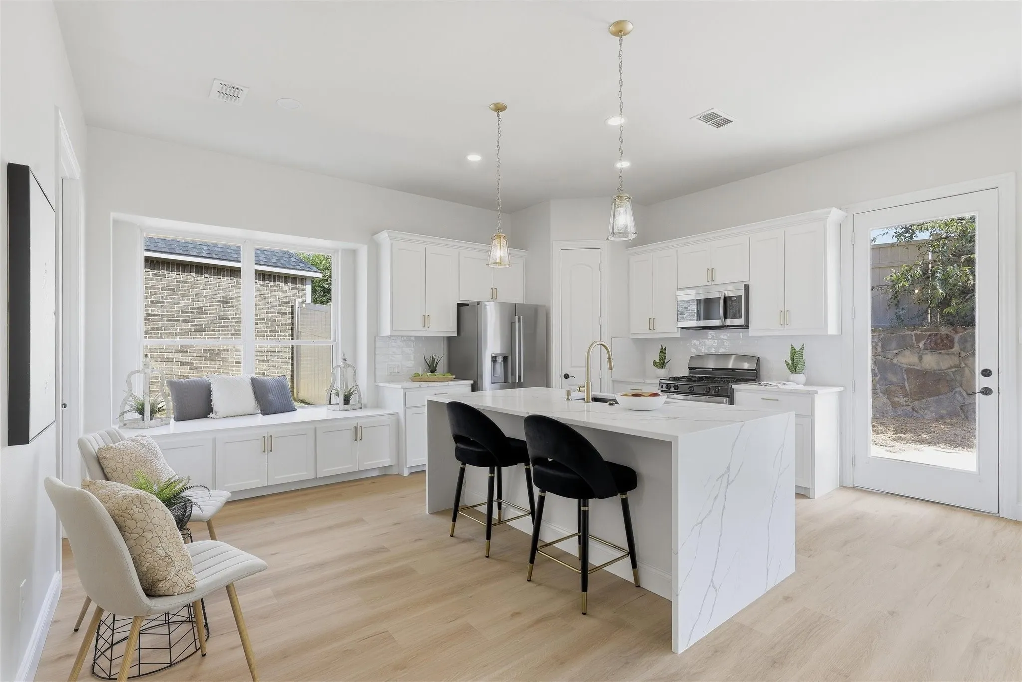 Single Family Residence For Sale in Dallas County , 2600 Almanzor Avenue, Irving, Texas 75062, 4 Bedroom, 4 Bathroom, 2 Garage spaces, 2,992 Sqft, built in 2014, mls#21400001, Real Estate Agent in Irving, Homes For Sale in Dallas county, Homes For Sale in Irving, Realtor in Irving Texas, Real Estate Brokerage Independent Realty Texas, Luminita Cordes Realtor