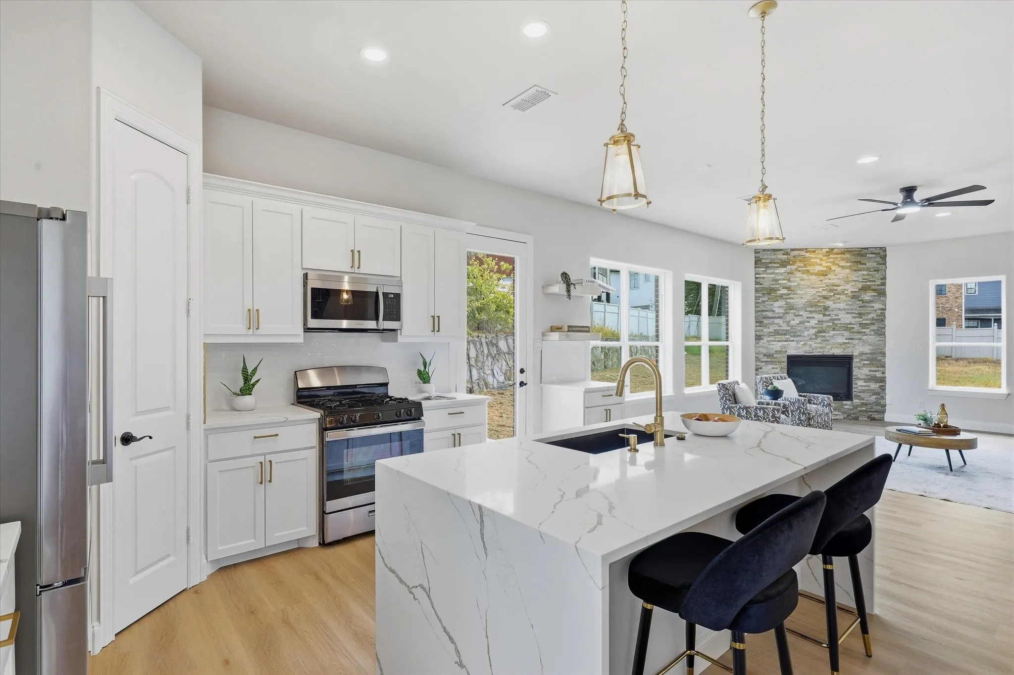 Single Family Residence For Sale in Dallas County , 2600 Almanzor Avenue, Irving, Texas 75062, 4 Bedroom, 4 Bathroom, 2 Garage spaces, 2,992 Sqft, built in 2014, mls#21400001, Real Estate Agent in Irving, Homes For Sale in Dallas county, Homes For Sale in Irving, Realtor in Irving Texas, Real Estate Brokerage Independent Realty Texas, Luminita Cordes Realtor