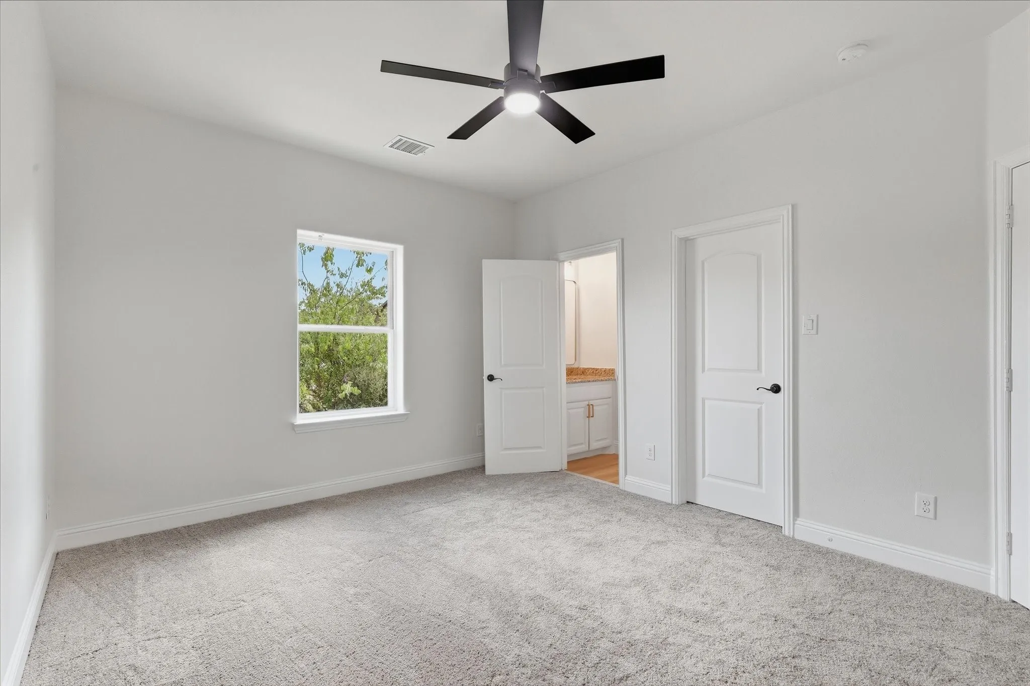Single Family Residence For Sale in Dallas County , 2600 Almanzor Avenue, Irving, Texas 75062, 4 Bedroom, 4 Bathroom, 2 Garage spaces, 2,992 Sqft, built in 2014, mls#21400001, Real Estate Agent in Irving, Homes For Sale in Dallas county, Homes For Sale in Irving, Realtor in Irving Texas, Real Estate Brokerage Independent Realty Texas, Luminita Cordes Realtor