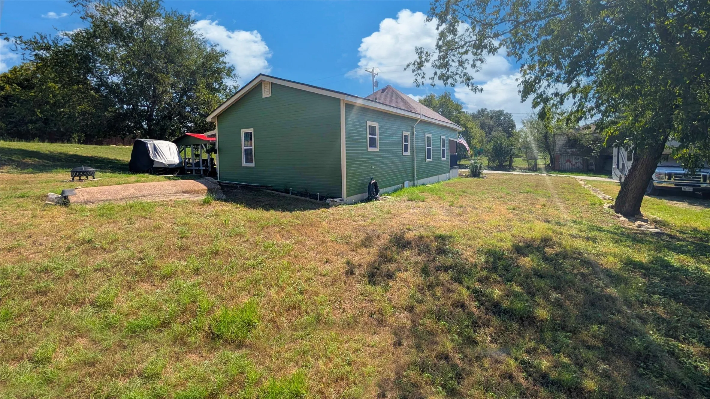 Single Family Residence For Sale in Hamilton County , 547 E Hill Street, Hamilton, Texas 76531, 3 Bedroom, 1 Bathroom, Garage spaces, 1,056 Sqft, built in 1935, mls#21401079, Real Estate Agent in Hamilton, Homes For Sale in Hamilton county, Homes For Sale in Hamilton, Realtor in Hamilton Texas, Real Estate Brokerage Independent Realty Texas, Luminita Cordes Realtor