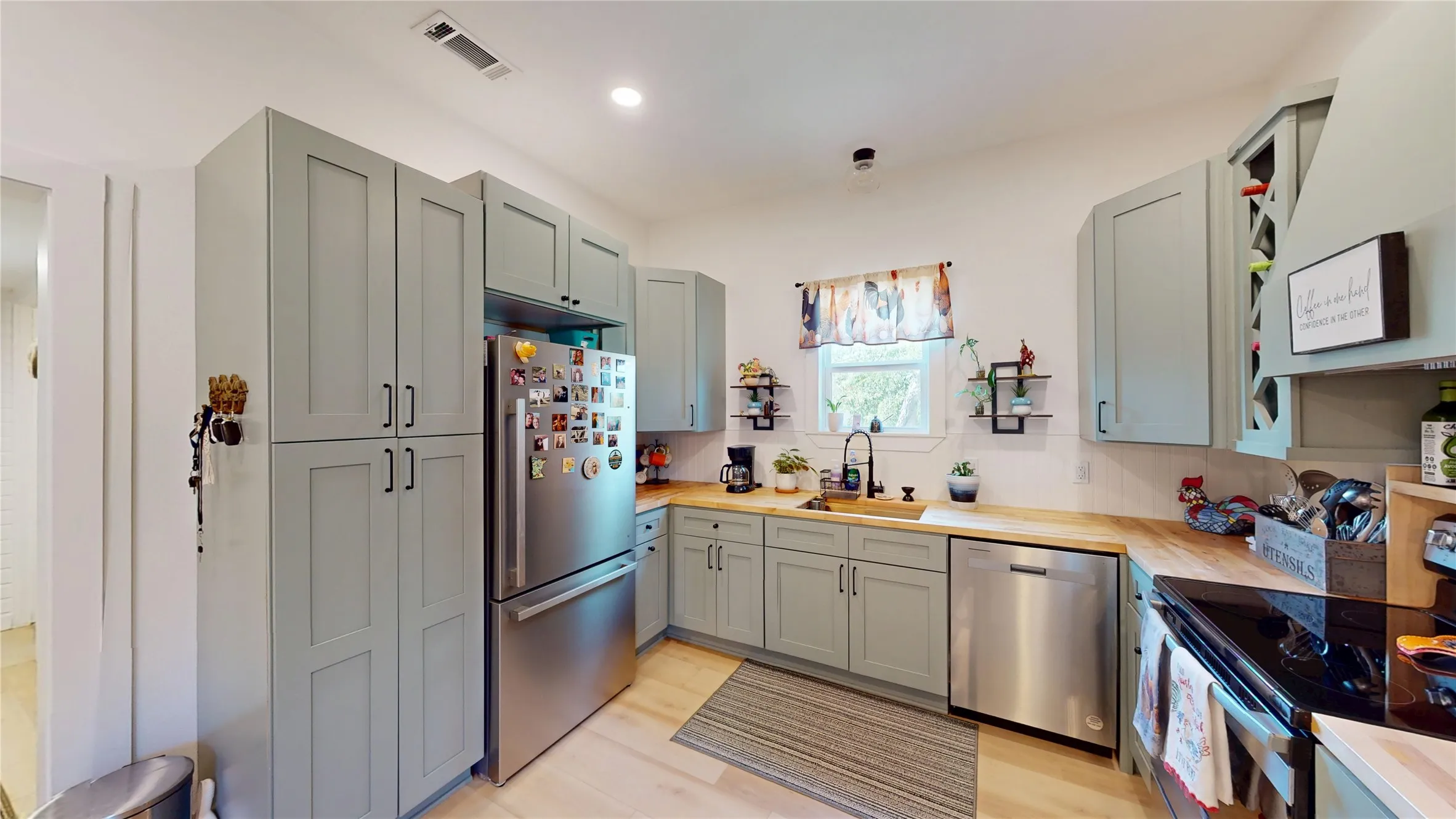 Single Family Residence For Sale in Hamilton County , 547 E Hill Street, Hamilton, Texas 76531, 3 Bedroom, 1 Bathroom, Garage spaces, 1,056 Sqft, built in 1935, mls#21401079, Real Estate Agent in Hamilton, Homes For Sale in Hamilton county, Homes For Sale in Hamilton, Realtor in Hamilton Texas, Real Estate Brokerage Independent Realty Texas, Luminita Cordes Realtor