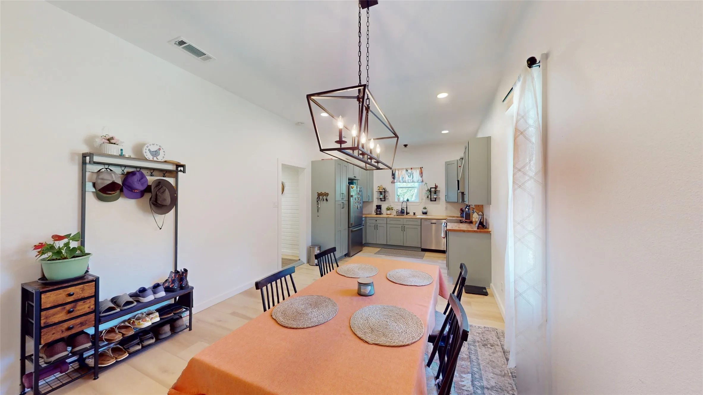 Single Family Residence For Sale in Hamilton County , 547 E Hill Street, Hamilton, Texas 76531, 3 Bedroom, 1 Bathroom, Garage spaces, 1,056 Sqft, built in 1935, mls#21401079, Real Estate Agent in Hamilton, Homes For Sale in Hamilton county, Homes For Sale in Hamilton, Realtor in Hamilton Texas, Real Estate Brokerage Independent Realty Texas, Luminita Cordes Realtor