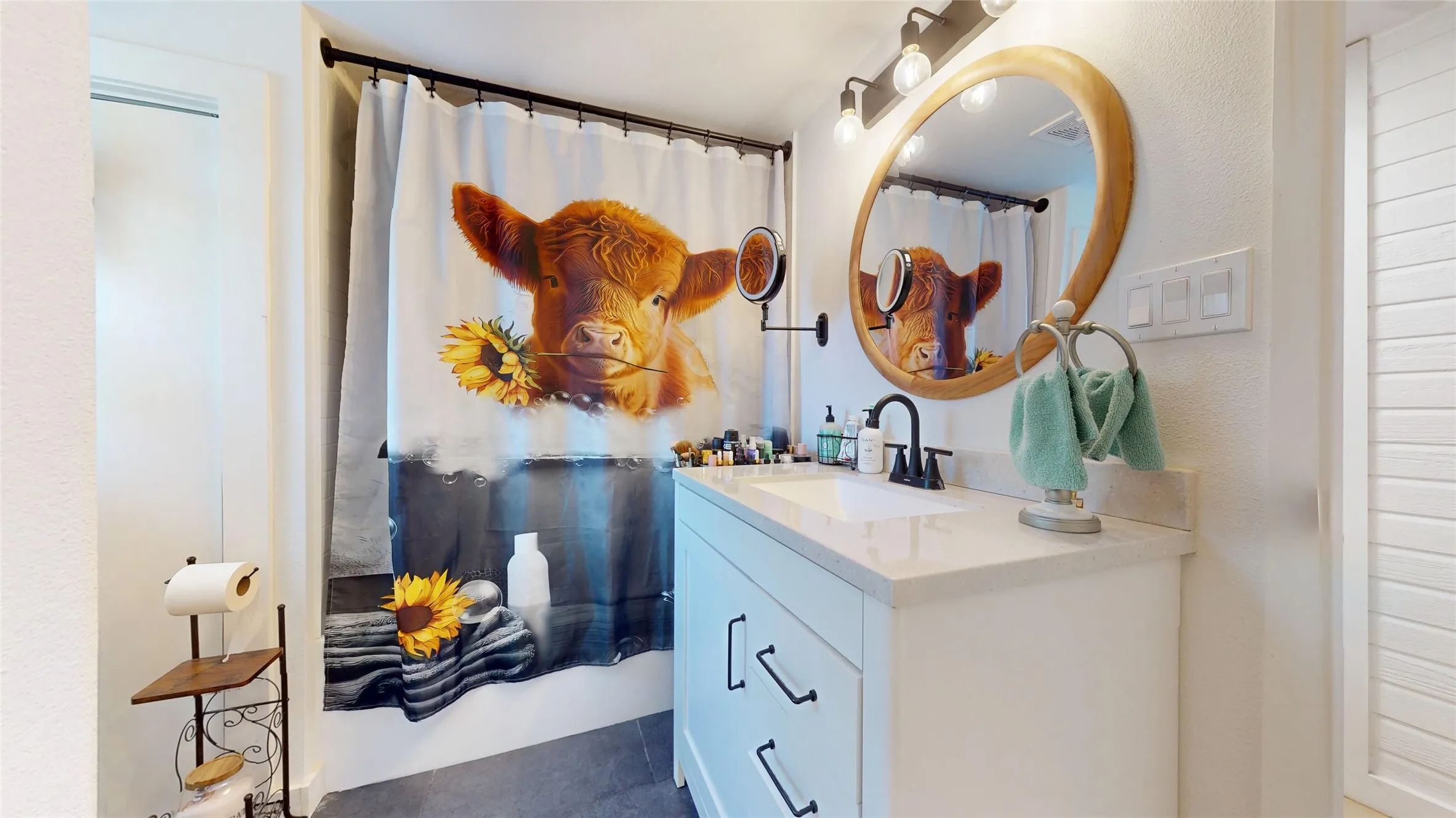 Single Family Residence For Sale in Hamilton County , 547 E Hill Street, Hamilton, Texas 76531, 3 Bedroom, 1 Bathroom, Garage spaces, 1,056 Sqft, built in 1935, mls#21401079, Real Estate Agent in Hamilton, Homes For Sale in Hamilton county, Homes For Sale in Hamilton, Realtor in Hamilton Texas, Real Estate Brokerage Independent Realty Texas, Luminita Cordes Realtor