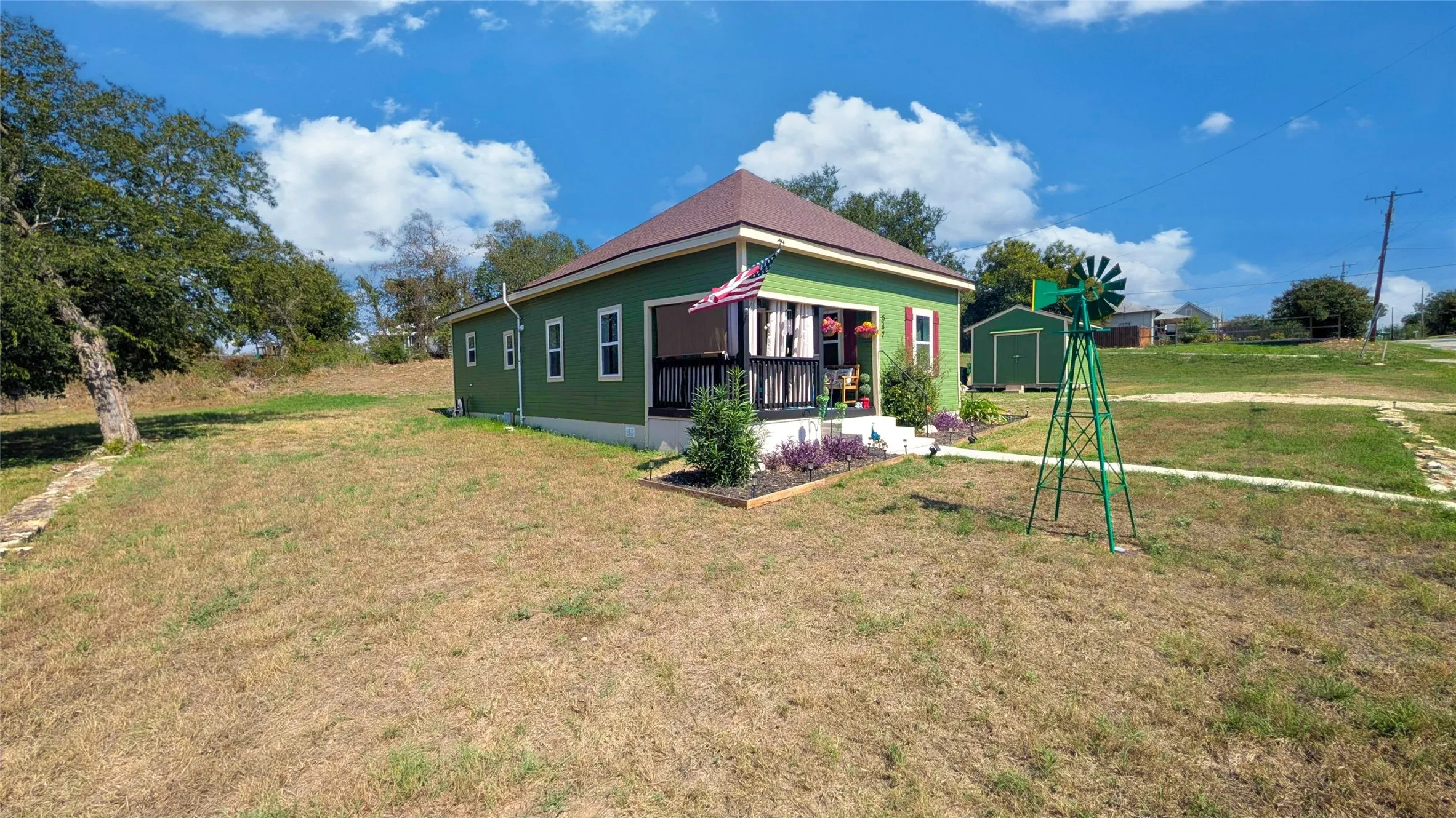 Single Family Residence For Sale in Hamilton County , 547 E Hill Street, Hamilton, Texas 76531, 3 Bedroom, 1 Bathroom, Garage spaces, 1,056 Sqft, built in 1935, mls#21401079, Real Estate Agent in Hamilton, Homes For Sale in Hamilton county, Homes For Sale in Hamilton, Realtor in Hamilton Texas, Real Estate Brokerage Independent Realty Texas, Luminita Cordes Realtor