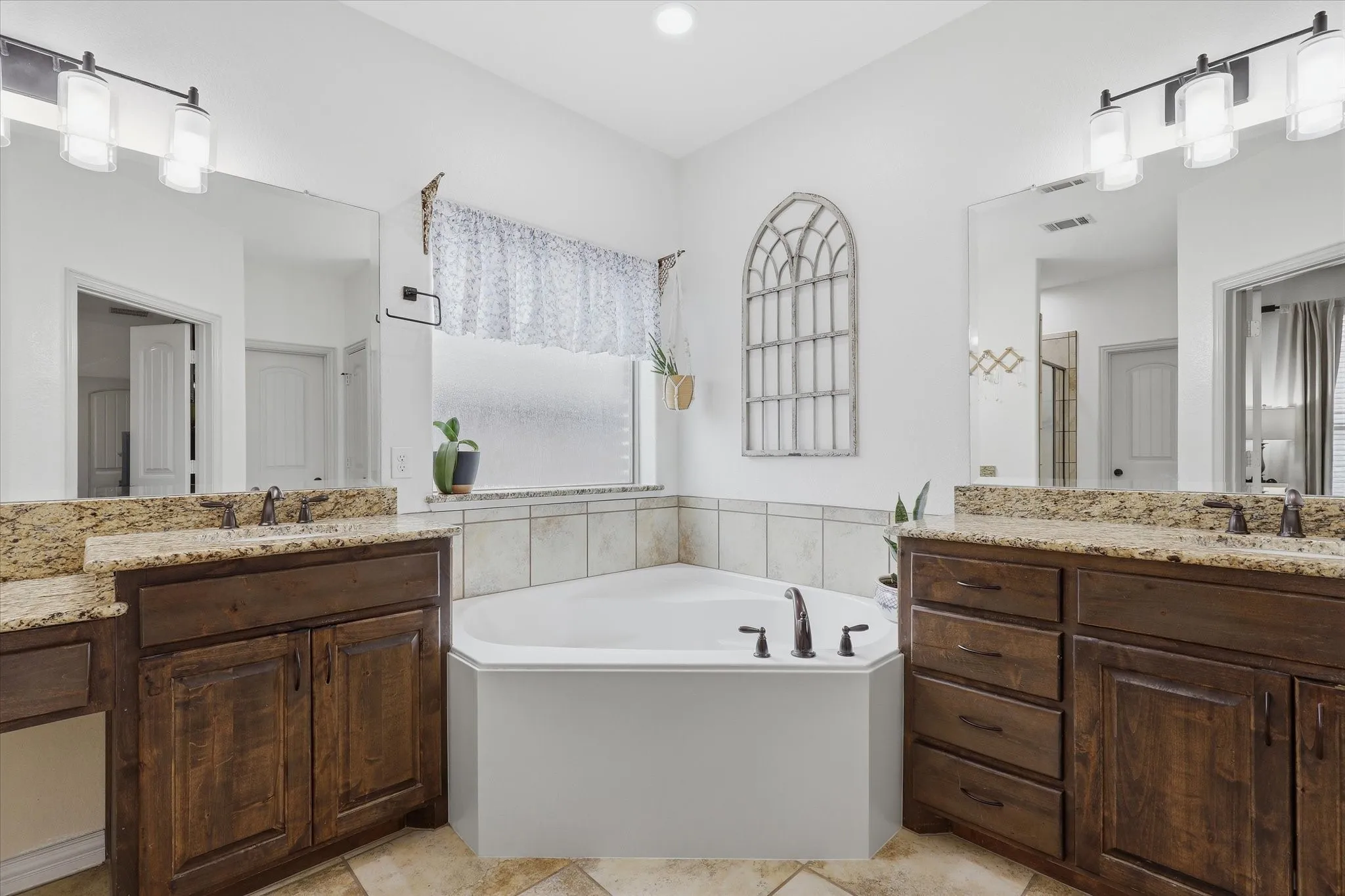 Dual vanities