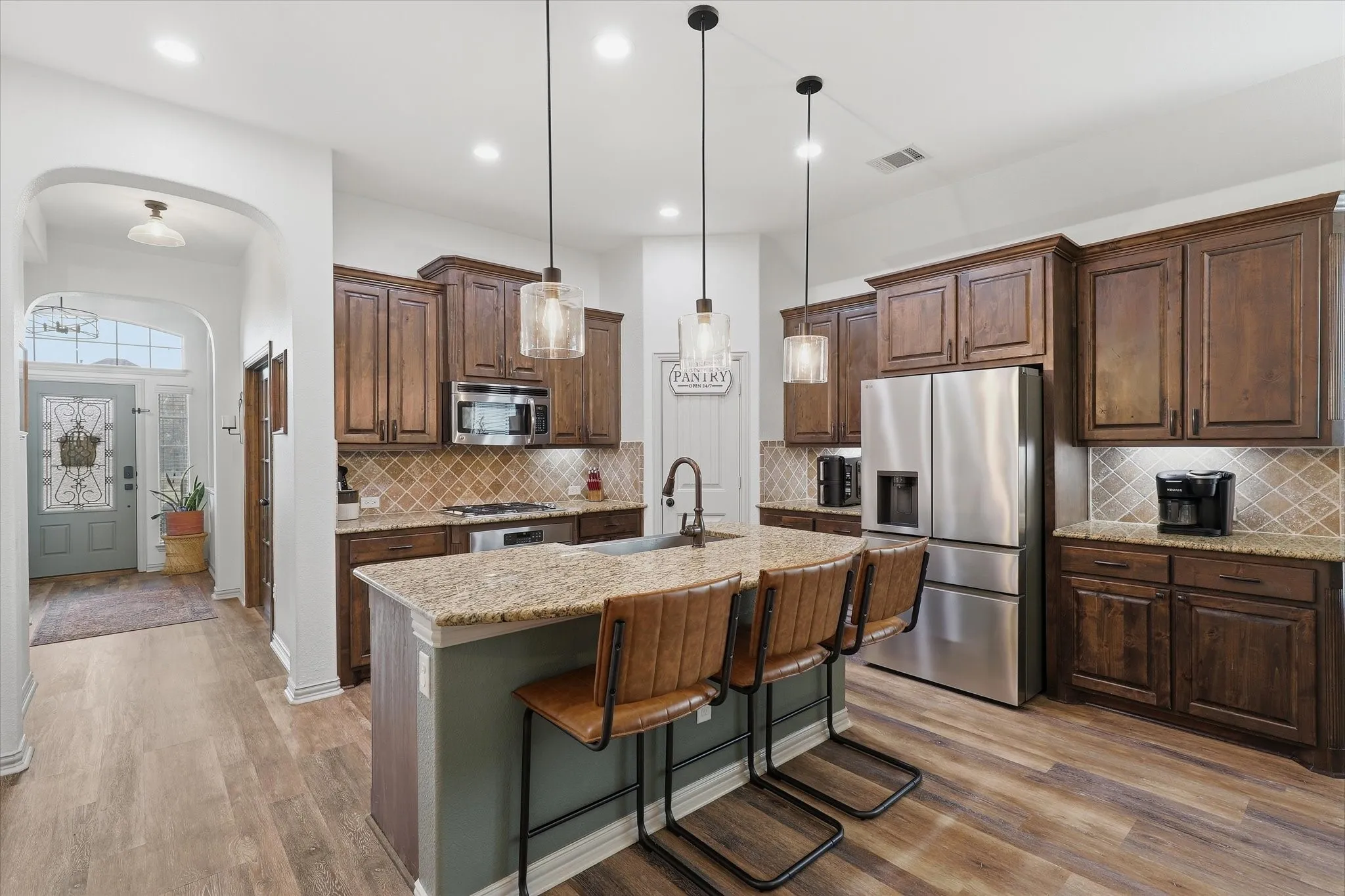 Single Family Residence For Sale in Tarrant County , 616 Seabourne Drive, Saginaw, Texas 76179, 4 Bedroom, 3 Bathroom, 2 Garage spaces, 2,700 Sqft, built in 2015, mls#21400782, Real Estate Agent in Saginaw, Homes For Sale in Tarrant county, Homes For Sale in Saginaw, Realtor in Saginaw Texas, Real Estate Brokerage Independent Realty Texas, Luminita Cordes Realtor