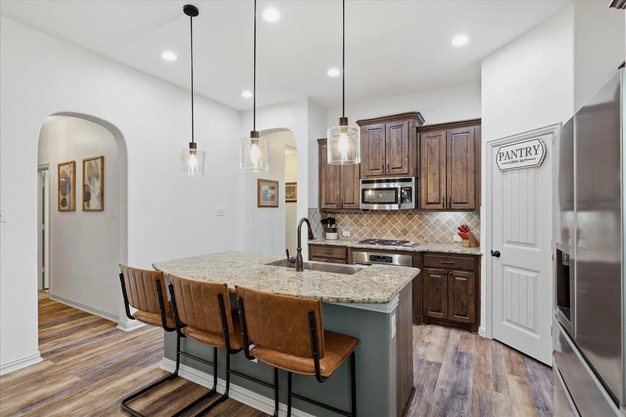 Single Family Residence For Sale in Tarrant County , 616 Seabourne Drive, Saginaw, Texas 76179, 4 Bedroom, 3 Bathroom, 2 Garage spaces, 2,700 Sqft, built in 2015, mls#21400782, Real Estate Agent in Saginaw, Homes For Sale in Tarrant county, Homes For Sale in Saginaw, Realtor in Saginaw Texas, Real Estate Brokerage Independent Realty Texas, Luminita Cordes Realtor