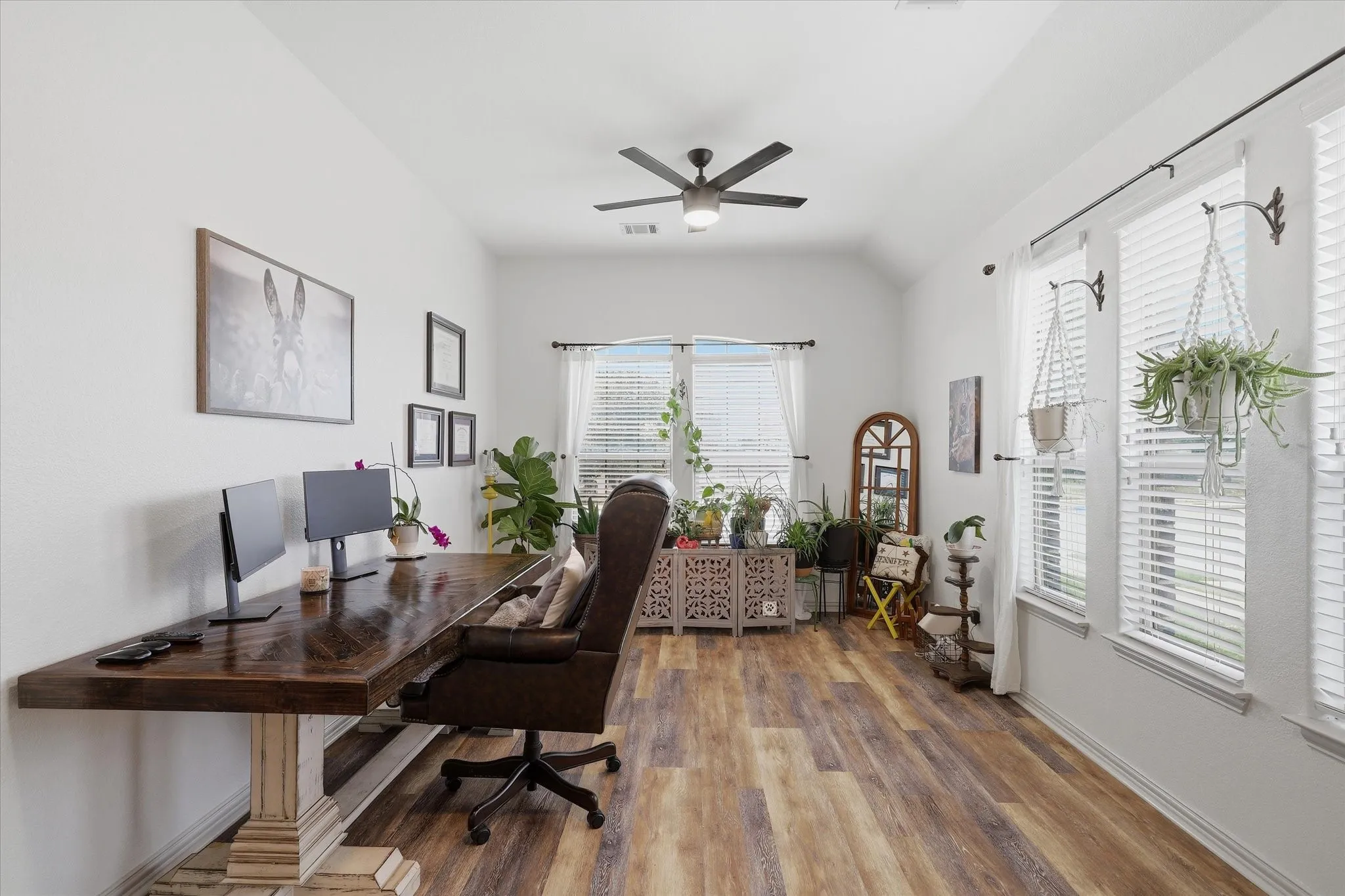 Single Family Residence For Sale in Tarrant County , 616 Seabourne Drive, Saginaw, Texas 76179, 4 Bedroom, 3 Bathroom, 2 Garage spaces, 2,700 Sqft, built in 2015, mls#21400782, Real Estate Agent in Saginaw, Homes For Sale in Tarrant county, Homes For Sale in Saginaw, Realtor in Saginaw Texas, Real Estate Brokerage Independent Realty Texas, Luminita Cordes Realtor