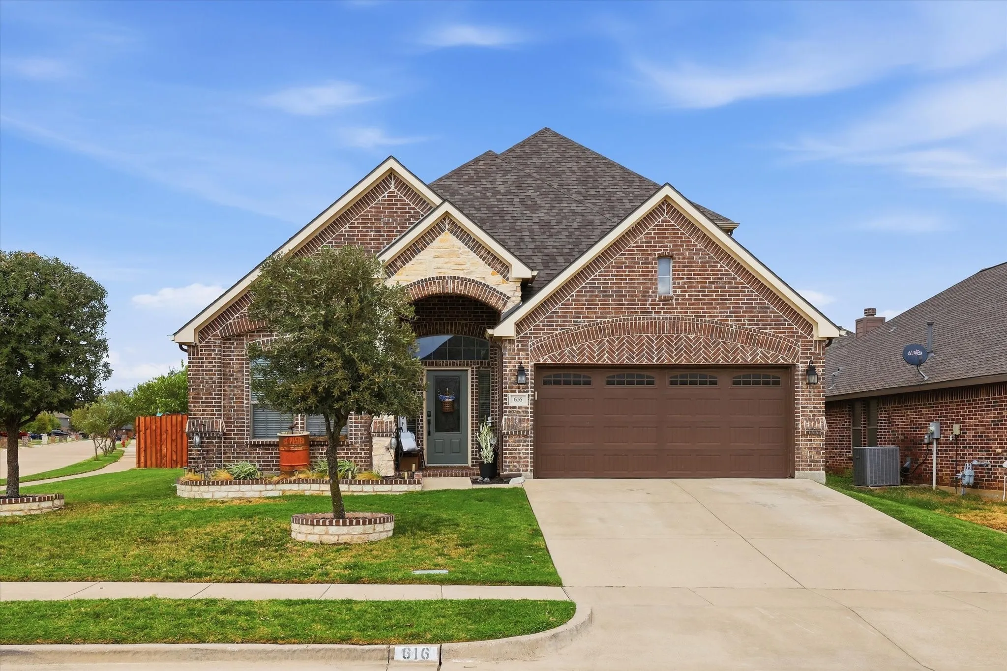 Single Family Residence For Sale in Tarrant County , 616 Seabourne Drive, Saginaw, Texas 76179, 4 Bedroom, 3 Bathroom, 2 Garage spaces, 2,700 Sqft, built in 2015, mls#21400782, Real Estate Agent in Saginaw, Homes For Sale in Tarrant county, Homes For Sale in Saginaw, Realtor in Saginaw Texas, Real Estate Brokerage Independent Realty Texas, Luminita Cordes Realtor