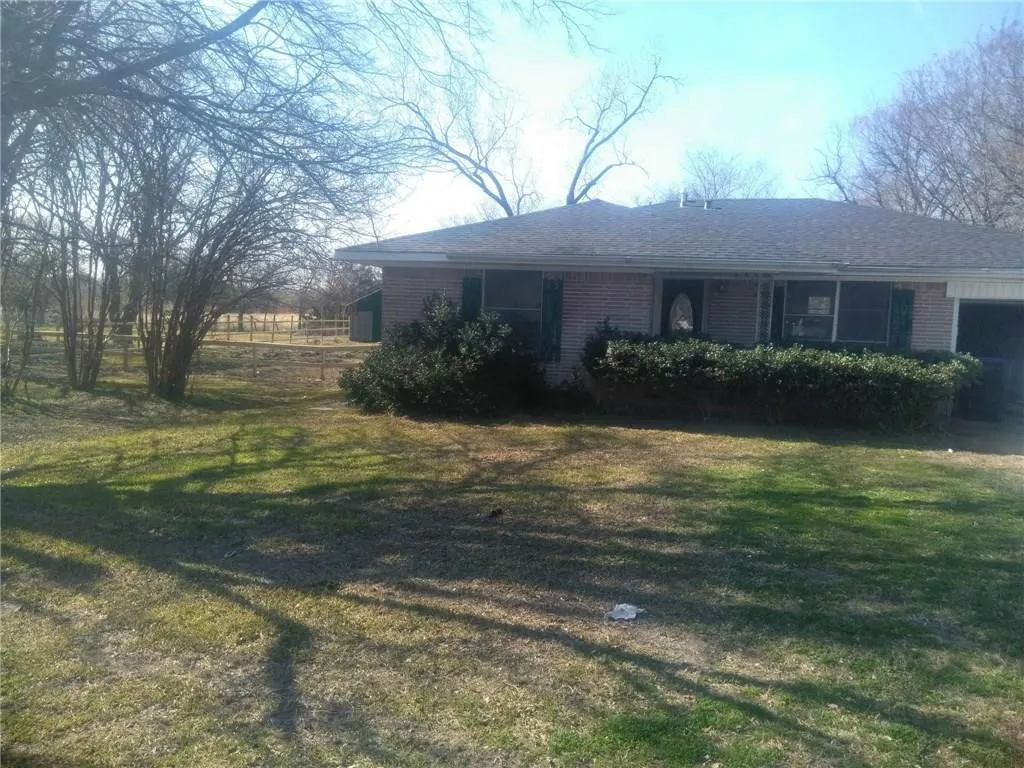 Single Family Residence For Rent in Hunt County , 1211 Wolfe City Drive, Greenville, Texas 75401, 3 Bedroom, 2 Bathroom, 1 Garage spaces, 1,308 Sqft, built in 1975, mls#21401136, Real Estate Agent in Greenville, Homes For Rent in Hunt county, Homes For Rent in Greenville, Realtor in Greenville Texas, Real Estate Brokerage Independent Realty Texas, Luminita Cordes Realtor
