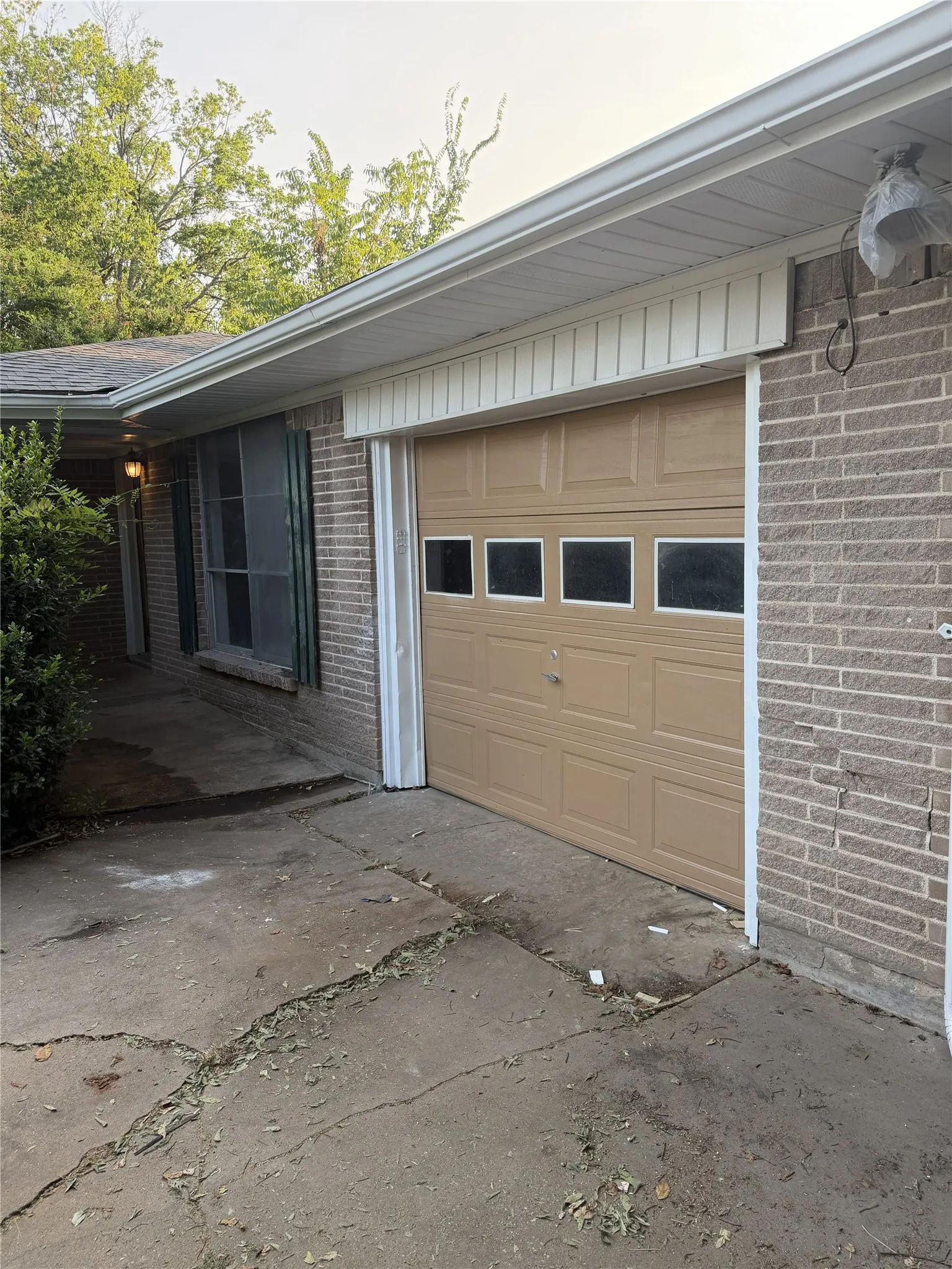Single Family Residence For Rent in Hunt County , 1211 Wolfe City Drive, Greenville, Texas 75401, 3 Bedroom, 2 Bathroom, 1 Garage spaces, 1,308 Sqft, built in 1975, mls#21401136, Real Estate Agent in Greenville, Homes For Rent in Hunt county, Homes For Rent in Greenville, Realtor in Greenville Texas, Real Estate Brokerage Independent Realty Texas, Luminita Cordes Realtor