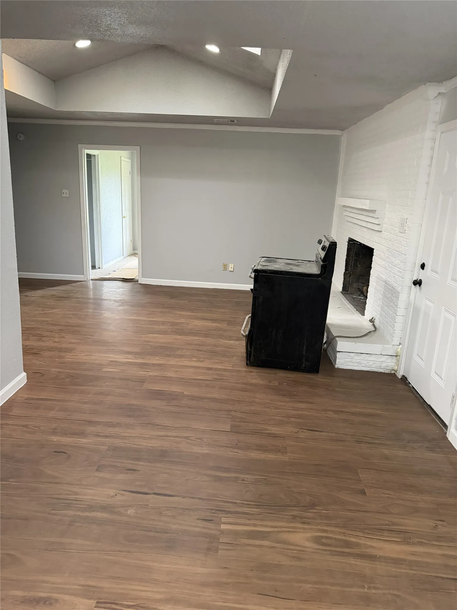 Single Family Residence For Rent in Hunt County , 1211 Wolfe City Drive, Greenville, Texas 75401, 3 Bedroom, 2 Bathroom, 1 Garage spaces, 1,308 Sqft, built in 1975, mls#21401136, Real Estate Agent in Greenville, Homes For Rent in Hunt county, Homes For Rent in Greenville, Realtor in Greenville Texas, Real Estate Brokerage Independent Realty Texas, Luminita Cordes Realtor