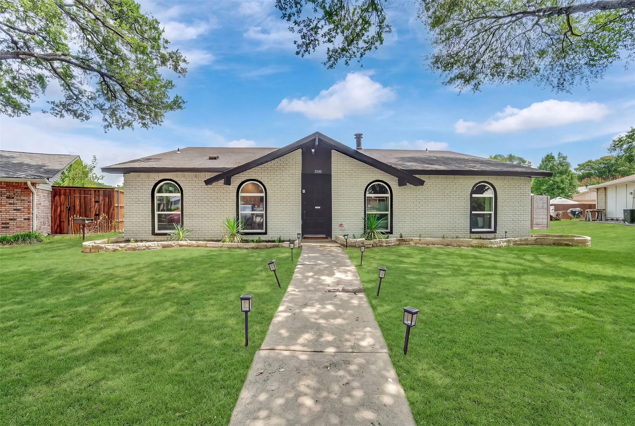 Single Family Residence For Sale in Dallas County , 3301 Excalibur Circle, Garland, Texas 75044, 4 Bedroom, 2 Bathroom, Garage spaces, 1,926 Sqft, built in 1975, mls#21400897, Real Estate Agent in Garland, Homes For Sale in Dallas county, Homes For Sale in Garland, Realtor in Garland Texas, Real Estate Brokerage Independent Realty Texas, Luminita Cordes Realtor