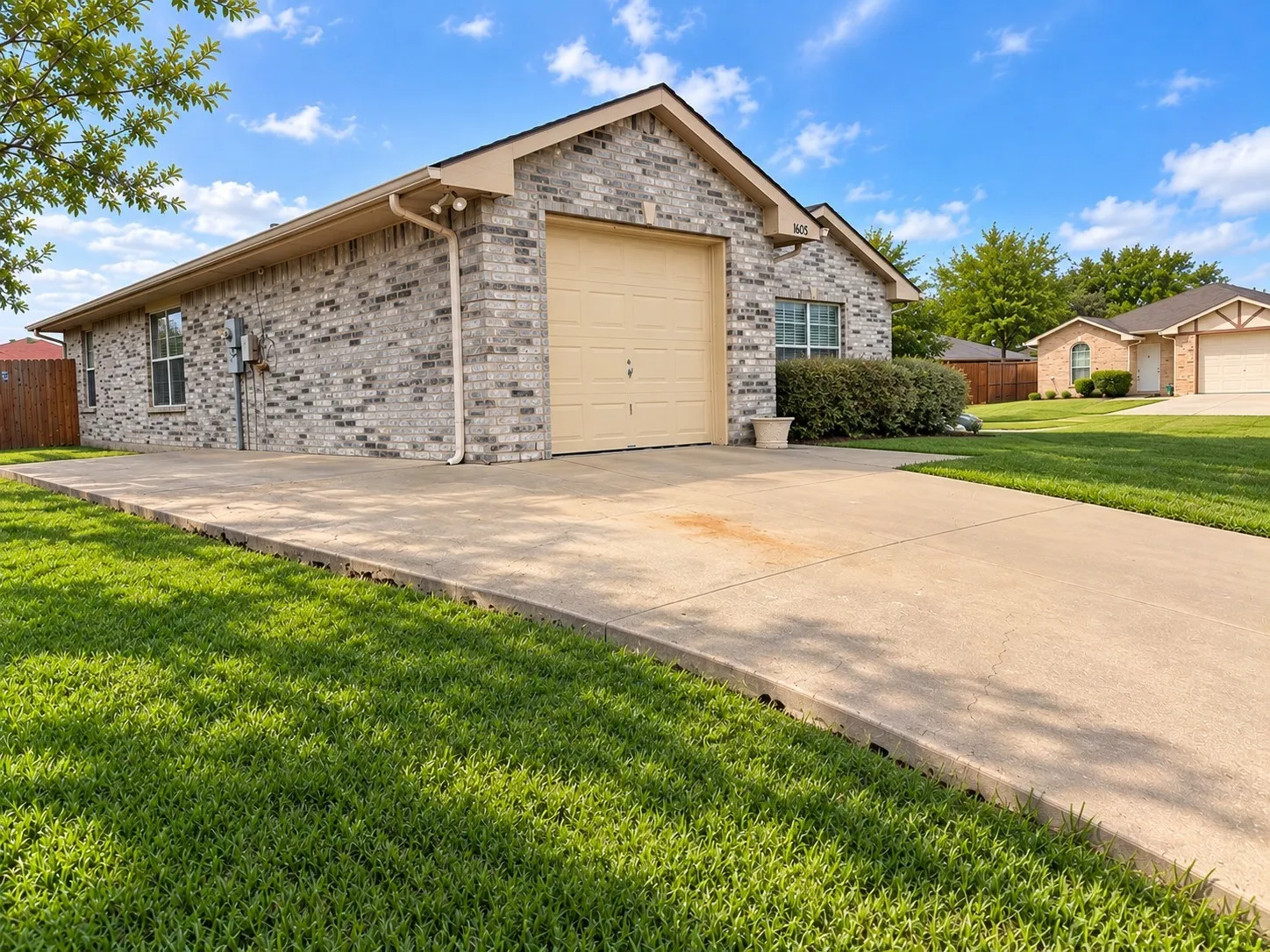 Single Family Residence For Sale in Dallas County , 1605 Canary Island Court, Dallas, Texas 75217, 3 Bedroom, 2 Bathroom, 1 Garage spaces, 1,281 Sqft, built in 2007, mls#21401149, Real Estate Agent in Dallas, Homes For Sale in Dallas county, Homes For Sale in Dallas, Realtor in Dallas Texas, Real Estate Brokerage Independent Realty Texas, Luminita Cordes Realtor