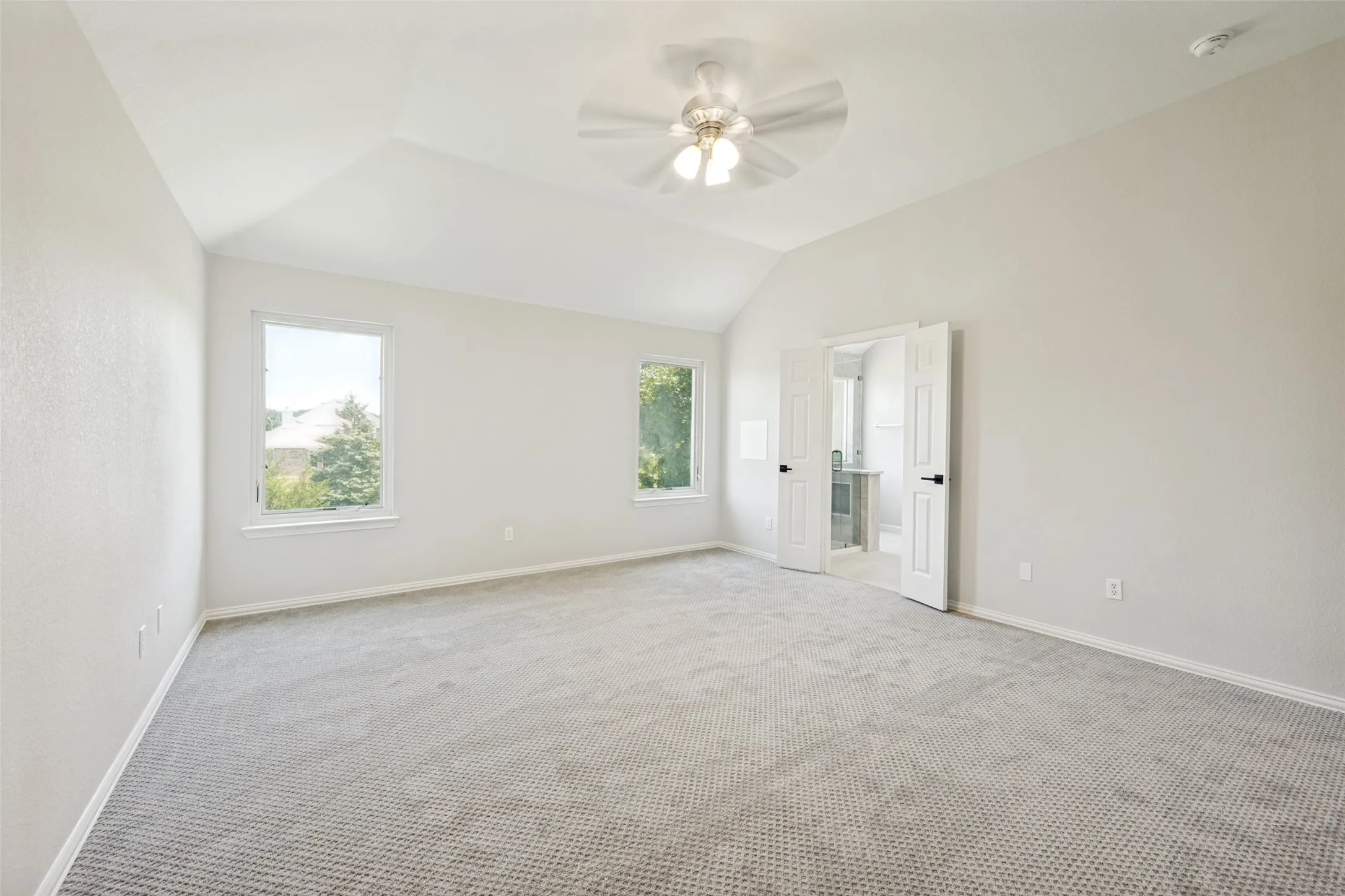 Single Family Residence For Sale in Tarrant County , 5205 Bay View Drive, Fort Worth, Texas 76244, 4 Bedroom, 3 Bathroom, 2 Garage spaces, 2,650 Sqft, built in 2002, mls#21401129, Real Estate Agent in Fort Worth, Homes For Sale in Tarrant county, Homes For Sale in Fort Worth, Realtor in Fort Worth Texas, Real Estate Brokerage Independent Realty Texas, Luminita Cordes Realtor