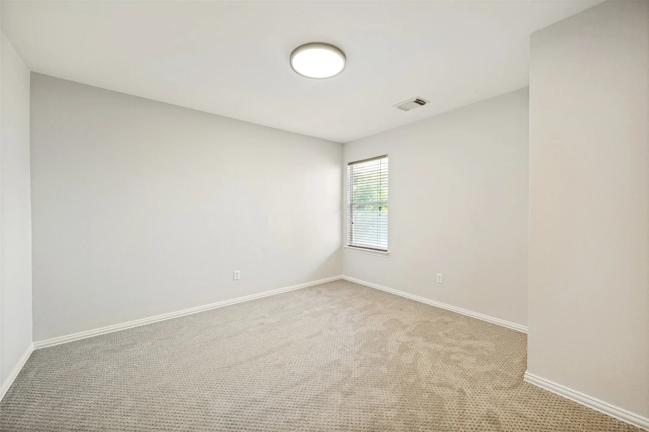 Single Family Residence For Sale in Tarrant County , 5205 Bay View Drive, Fort Worth, Texas 76244, 4 Bedroom, 3 Bathroom, 2 Garage spaces, 2,650 Sqft, built in 2002, mls#21401129, Real Estate Agent in Fort Worth, Homes For Sale in Tarrant county, Homes For Sale in Fort Worth, Realtor in Fort Worth Texas, Real Estate Brokerage Independent Realty Texas, Luminita Cordes Realtor