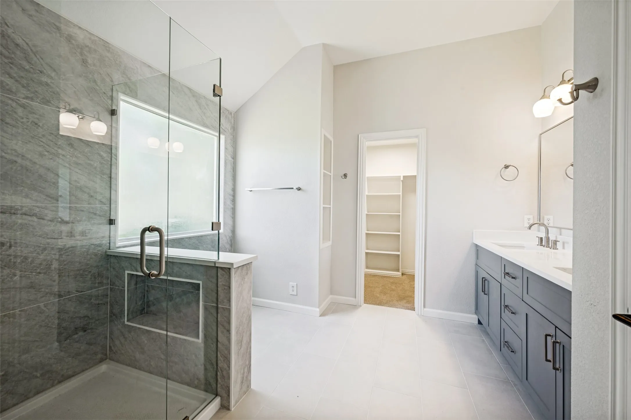 Single Family Residence For Sale in Tarrant County , 5205 Bay View Drive, Fort Worth, Texas 76244, 4 Bedroom, 3 Bathroom, 2 Garage spaces, 2,650 Sqft, built in 2002, mls#21401129, Real Estate Agent in Fort Worth, Homes For Sale in Tarrant county, Homes For Sale in Fort Worth, Realtor in Fort Worth Texas, Real Estate Brokerage Independent Realty Texas, Luminita Cordes Realtor