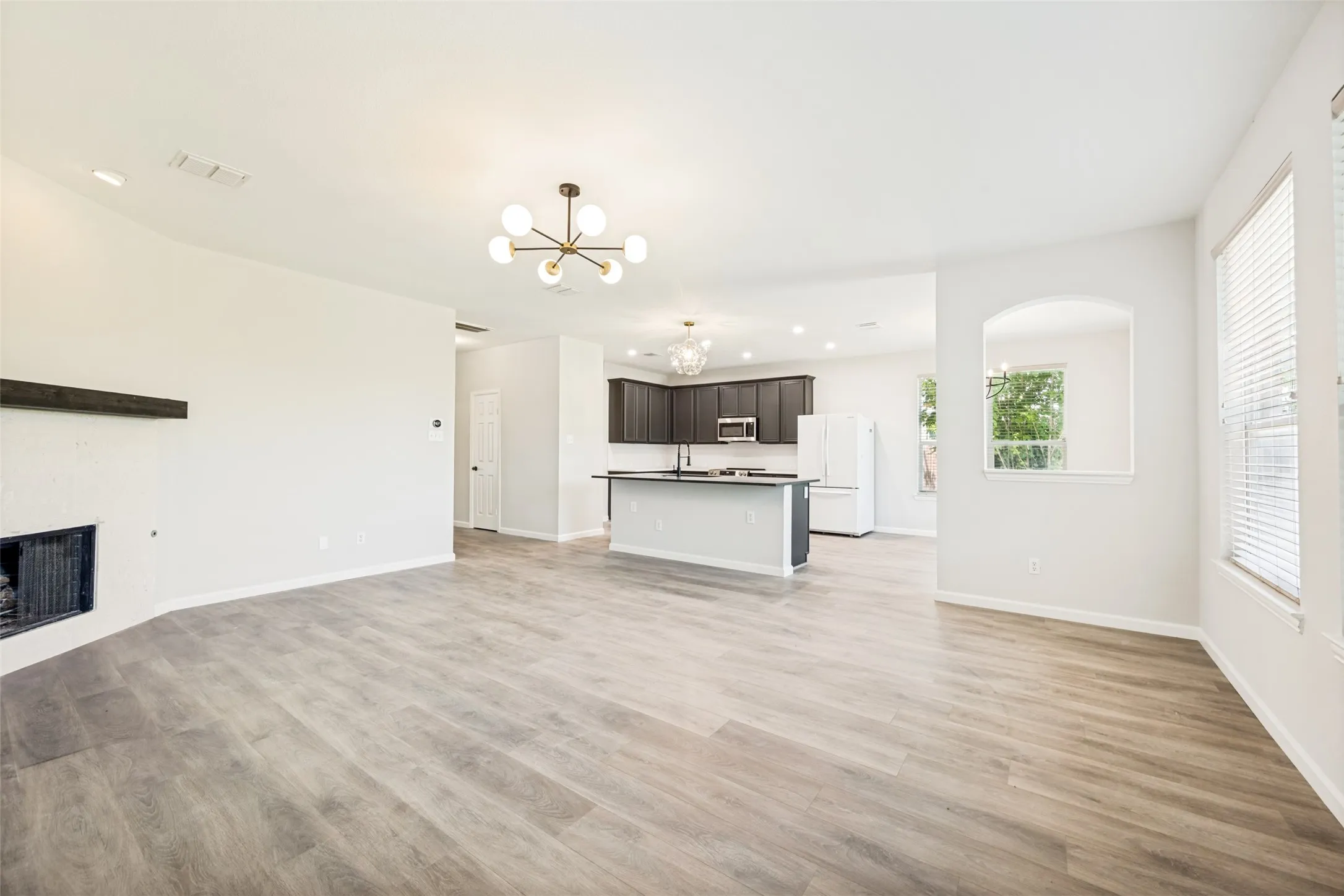 Single Family Residence For Sale in Tarrant County , 5205 Bay View Drive, Fort Worth, Texas 76244, 4 Bedroom, 3 Bathroom, 2 Garage spaces, 2,650 Sqft, built in 2002, mls#21401129, Real Estate Agent in Fort Worth, Homes For Sale in Tarrant county, Homes For Sale in Fort Worth, Realtor in Fort Worth Texas, Real Estate Brokerage Independent Realty Texas, Luminita Cordes Realtor