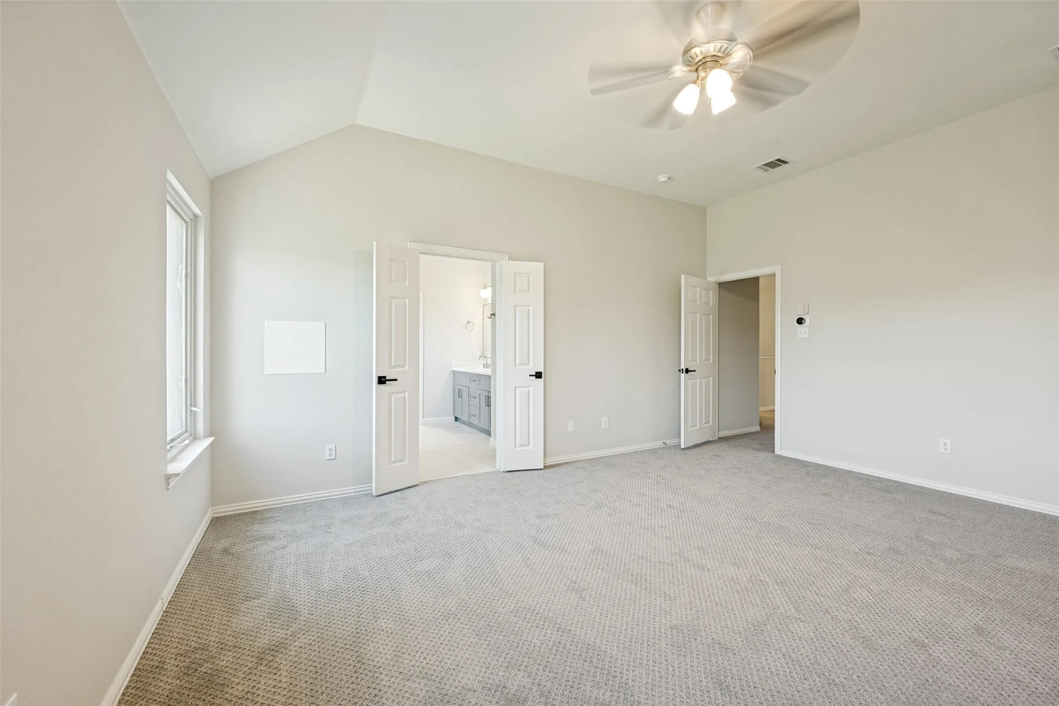 Single Family Residence For Sale in Tarrant County , 5205 Bay View Drive, Fort Worth, Texas 76244, 4 Bedroom, 3 Bathroom, 2 Garage spaces, 2,650 Sqft, built in 2002, mls#21401129, Real Estate Agent in Fort Worth, Homes For Sale in Tarrant county, Homes For Sale in Fort Worth, Realtor in Fort Worth Texas, Real Estate Brokerage Independent Realty Texas, Luminita Cordes Realtor