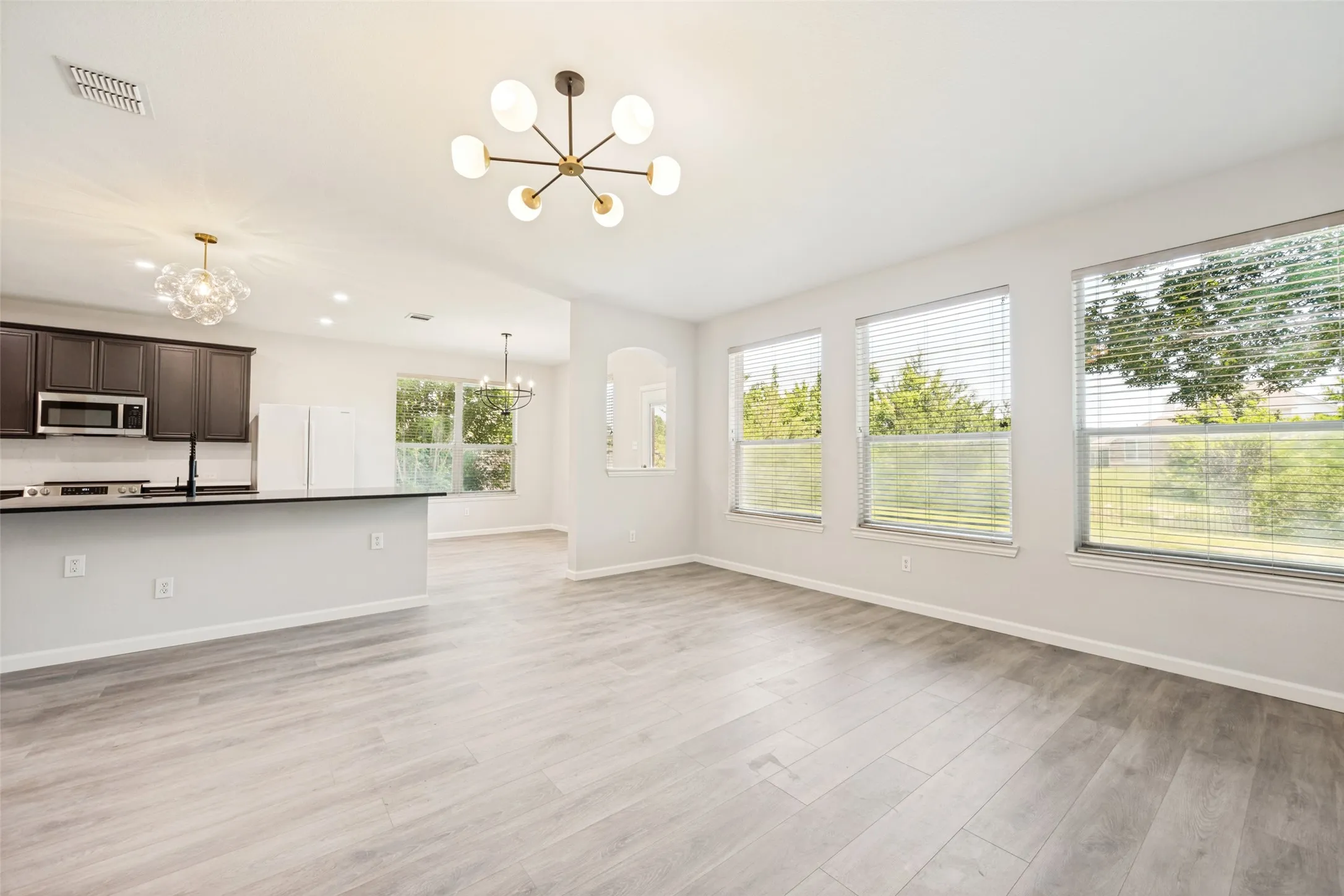 Single Family Residence For Sale in Tarrant County , 5205 Bay View Drive, Fort Worth, Texas 76244, 4 Bedroom, 3 Bathroom, 2 Garage spaces, 2,650 Sqft, built in 2002, mls#21401129, Real Estate Agent in Fort Worth, Homes For Sale in Tarrant county, Homes For Sale in Fort Worth, Realtor in Fort Worth Texas, Real Estate Brokerage Independent Realty Texas, Luminita Cordes Realtor