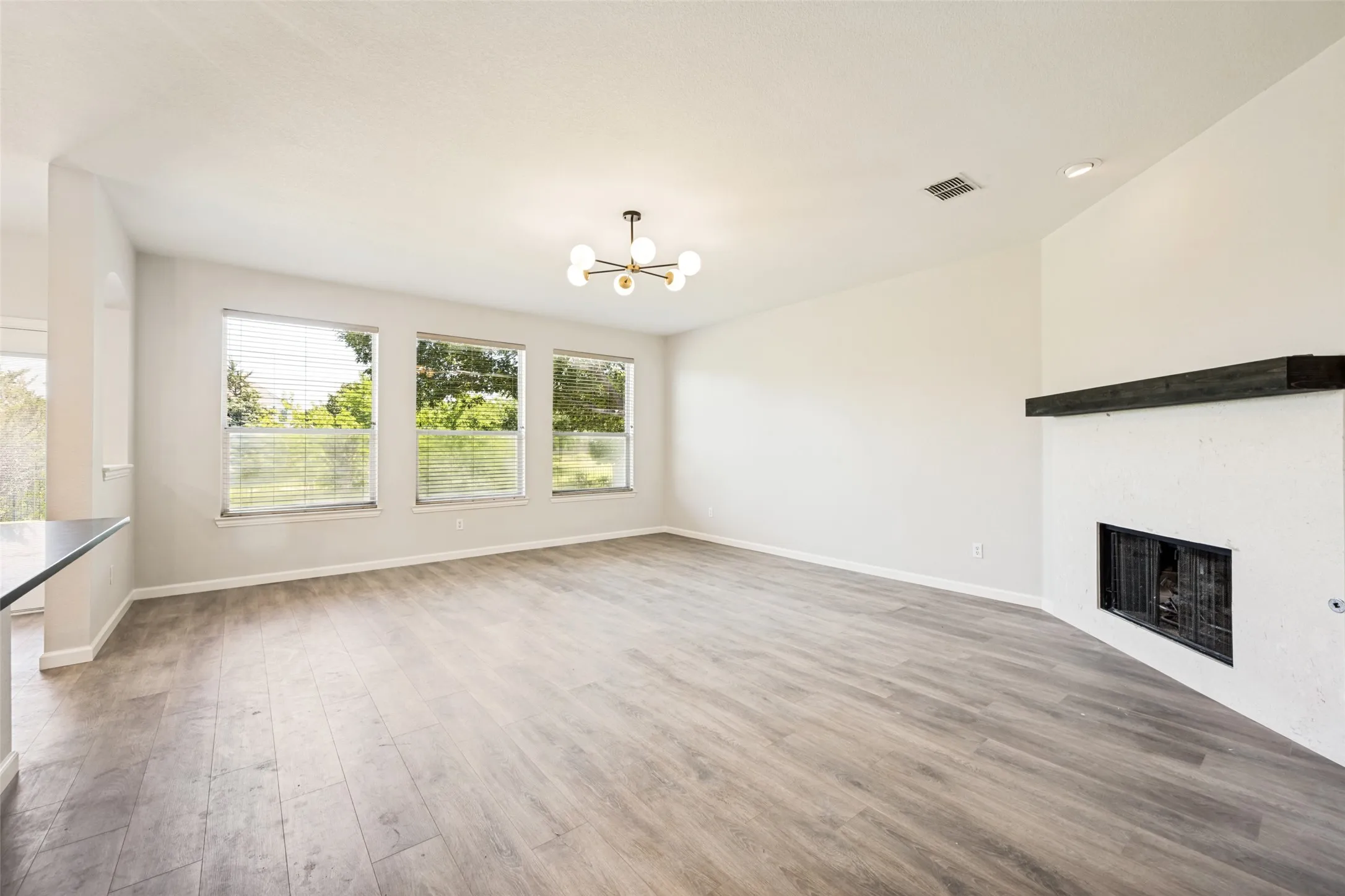 Single Family Residence For Sale in Tarrant County , 5205 Bay View Drive, Fort Worth, Texas 76244, 4 Bedroom, 3 Bathroom, 2 Garage spaces, 2,650 Sqft, built in 2002, mls#21401129, Real Estate Agent in Fort Worth, Homes For Sale in Tarrant county, Homes For Sale in Fort Worth, Realtor in Fort Worth Texas, Real Estate Brokerage Independent Realty Texas, Luminita Cordes Realtor