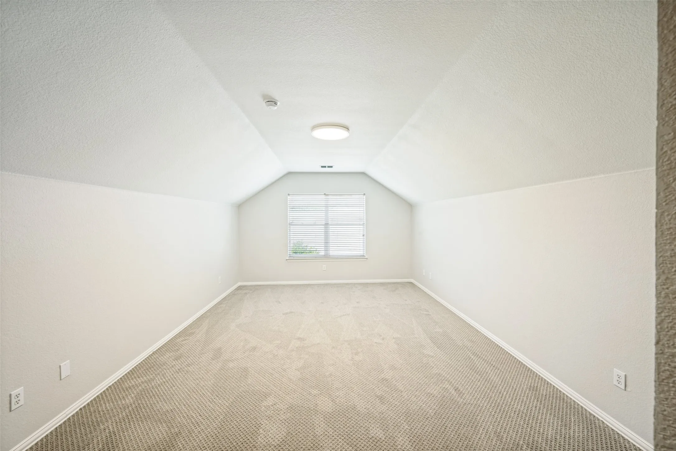 Single Family Residence For Sale in Tarrant County , 5205 Bay View Drive, Fort Worth, Texas 76244, 4 Bedroom, 3 Bathroom, 2 Garage spaces, 2,650 Sqft, built in 2002, mls#21401129, Real Estate Agent in Fort Worth, Homes For Sale in Tarrant county, Homes For Sale in Fort Worth, Realtor in Fort Worth Texas, Real Estate Brokerage Independent Realty Texas, Luminita Cordes Realtor