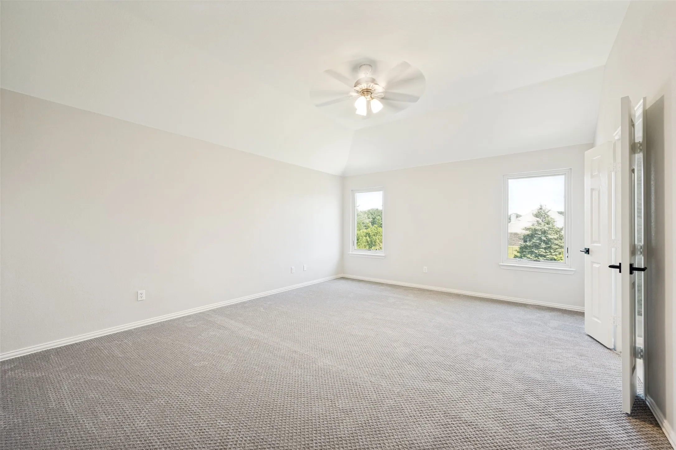 Single Family Residence For Sale in Tarrant County , 5205 Bay View Drive, Fort Worth, Texas 76244, 4 Bedroom, 3 Bathroom, 2 Garage spaces, 2,650 Sqft, built in 2002, mls#21401129, Real Estate Agent in Fort Worth, Homes For Sale in Tarrant county, Homes For Sale in Fort Worth, Realtor in Fort Worth Texas, Real Estate Brokerage Independent Realty Texas, Luminita Cordes Realtor