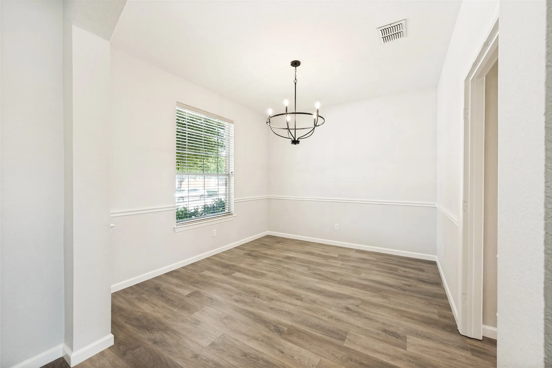 Single Family Residence For Sale in Tarrant County , 5205 Bay View Drive, Fort Worth, Texas 76244, 4 Bedroom, 3 Bathroom, 2 Garage spaces, 2,650 Sqft, built in 2002, mls#21401129, Real Estate Agent in Fort Worth, Homes For Sale in Tarrant county, Homes For Sale in Fort Worth, Realtor in Fort Worth Texas, Real Estate Brokerage Independent Realty Texas, Luminita Cordes Realtor
