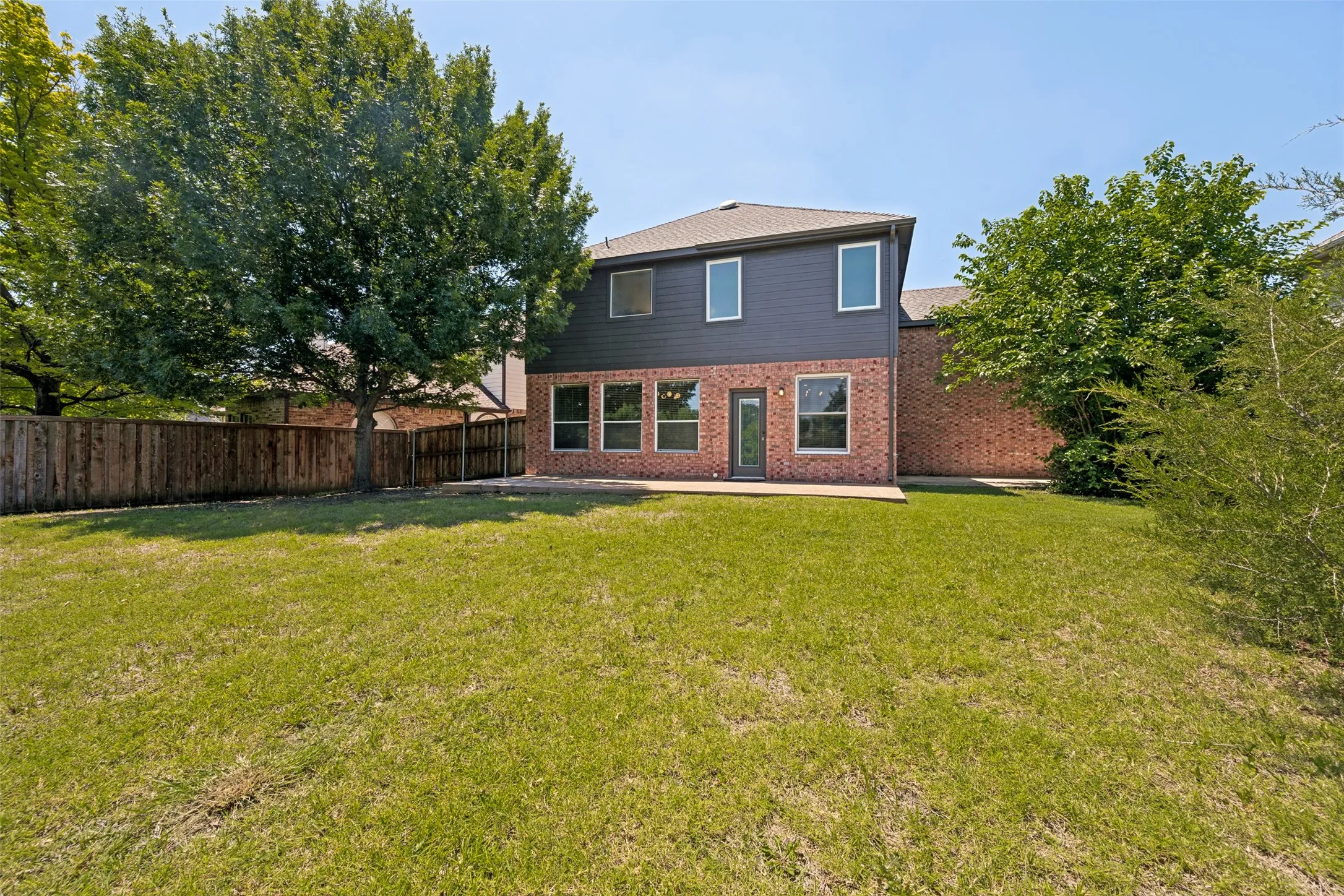 Single Family Residence For Sale in Tarrant County , 5205 Bay View Drive, Fort Worth, Texas 76244, 4 Bedroom, 3 Bathroom, 2 Garage spaces, 2,650 Sqft, built in 2002, mls#21401129, Real Estate Agent in Fort Worth, Homes For Sale in Tarrant county, Homes For Sale in Fort Worth, Realtor in Fort Worth Texas, Real Estate Brokerage Independent Realty Texas, Luminita Cordes Realtor