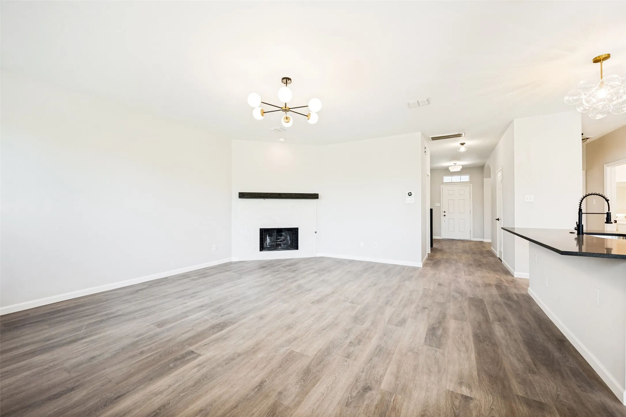Single Family Residence For Sale in Tarrant County , 5205 Bay View Drive, Fort Worth, Texas 76244, 4 Bedroom, 3 Bathroom, 2 Garage spaces, 2,650 Sqft, built in 2002, mls#21401129, Real Estate Agent in Fort Worth, Homes For Sale in Tarrant county, Homes For Sale in Fort Worth, Realtor in Fort Worth Texas, Real Estate Brokerage Independent Realty Texas, Luminita Cordes Realtor