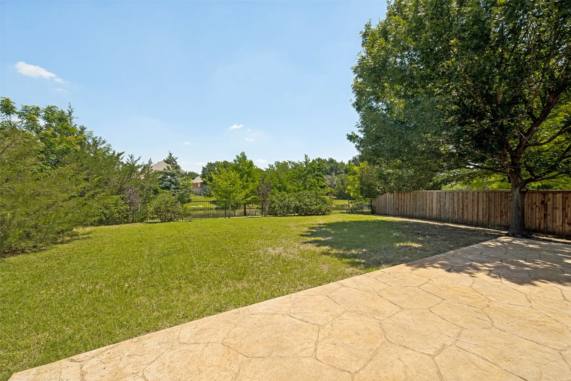 Single Family Residence For Sale in Tarrant County , 5205 Bay View Drive, Fort Worth, Texas 76244, 4 Bedroom, 3 Bathroom, 2 Garage spaces, 2,650 Sqft, built in 2002, mls#21401129, Real Estate Agent in Fort Worth, Homes For Sale in Tarrant county, Homes For Sale in Fort Worth, Realtor in Fort Worth Texas, Real Estate Brokerage Independent Realty Texas, Luminita Cordes Realtor