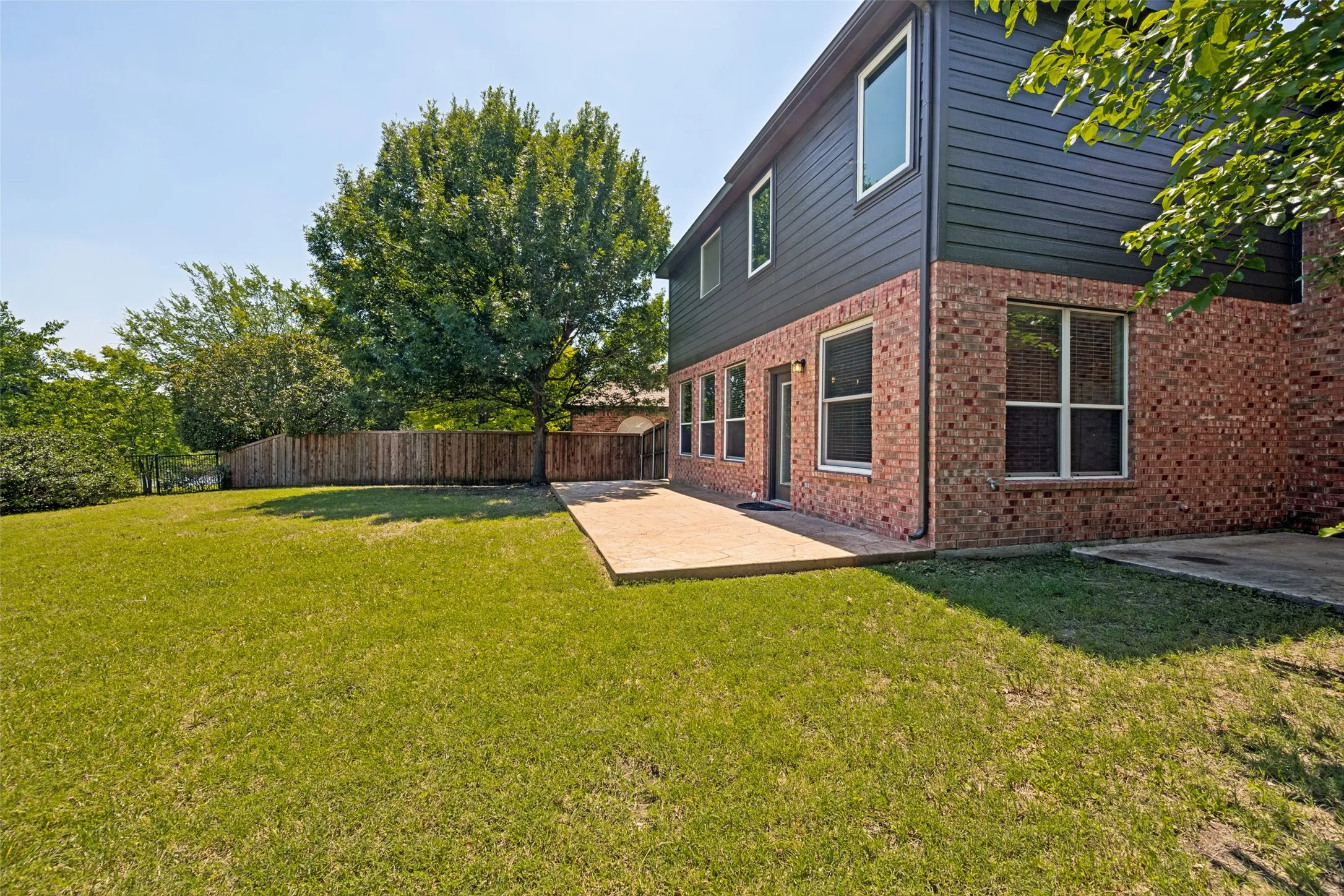 Single Family Residence For Sale in Tarrant County , 5205 Bay View Drive, Fort Worth, Texas 76244, 4 Bedroom, 3 Bathroom, 2 Garage spaces, 2,650 Sqft, built in 2002, mls#21401129, Real Estate Agent in Fort Worth, Homes For Sale in Tarrant county, Homes For Sale in Fort Worth, Realtor in Fort Worth Texas, Real Estate Brokerage Independent Realty Texas, Luminita Cordes Realtor