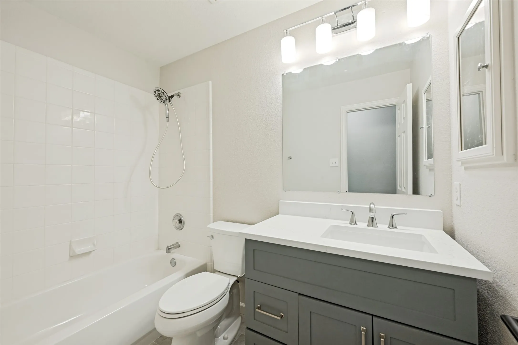 Single Family Residence For Sale in Tarrant County , 5205 Bay View Drive, Fort Worth, Texas 76244, 4 Bedroom, 3 Bathroom, 2 Garage spaces, 2,650 Sqft, built in 2002, mls#21401129, Real Estate Agent in Fort Worth, Homes For Sale in Tarrant county, Homes For Sale in Fort Worth, Realtor in Fort Worth Texas, Real Estate Brokerage Independent Realty Texas, Luminita Cordes Realtor