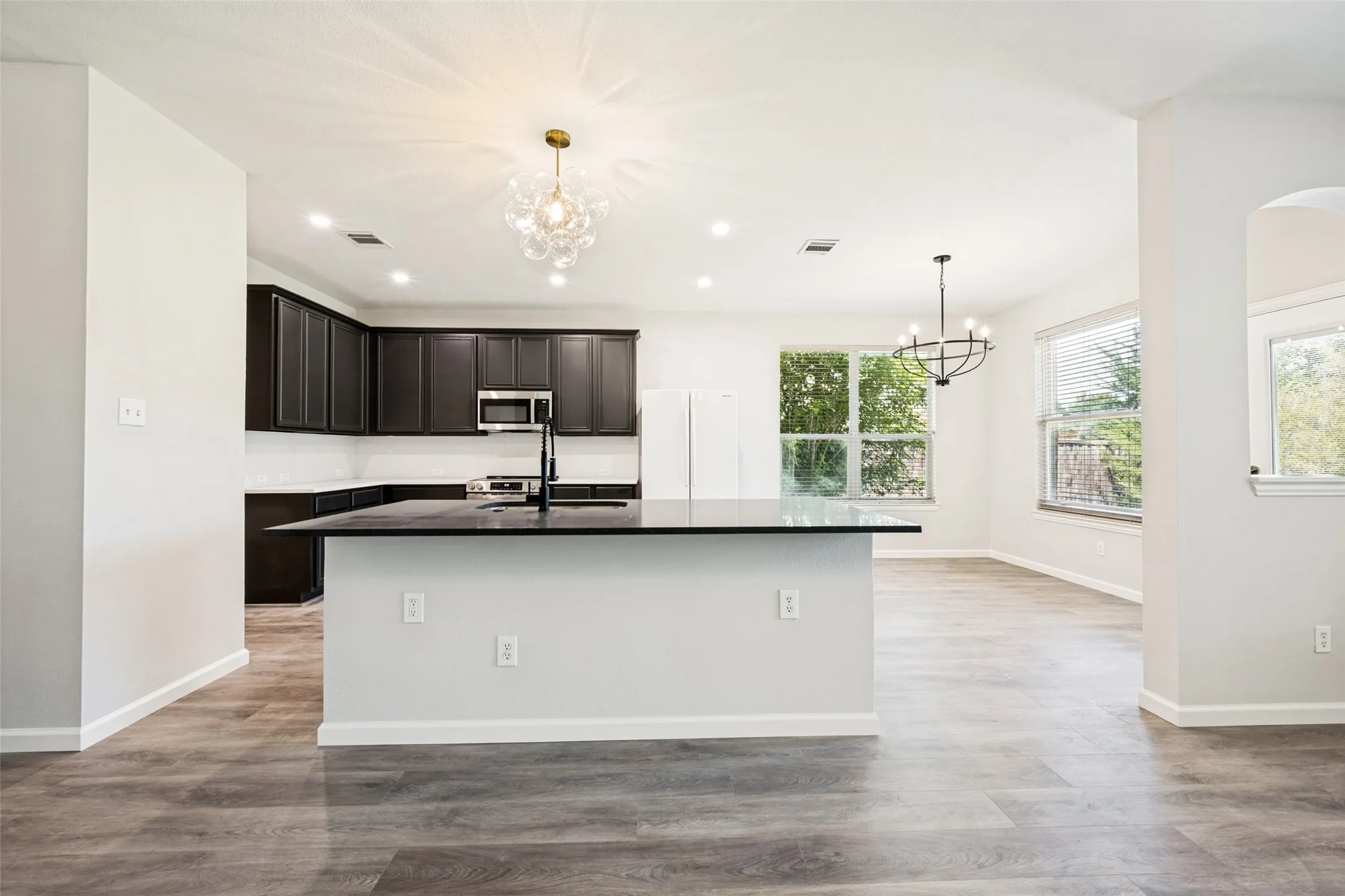 Single Family Residence For Sale in Tarrant County , 5205 Bay View Drive, Fort Worth, Texas 76244, 4 Bedroom, 3 Bathroom, 2 Garage spaces, 2,650 Sqft, built in 2002, mls#21401129, Real Estate Agent in Fort Worth, Homes For Sale in Tarrant county, Homes For Sale in Fort Worth, Realtor in Fort Worth Texas, Real Estate Brokerage Independent Realty Texas, Luminita Cordes Realtor