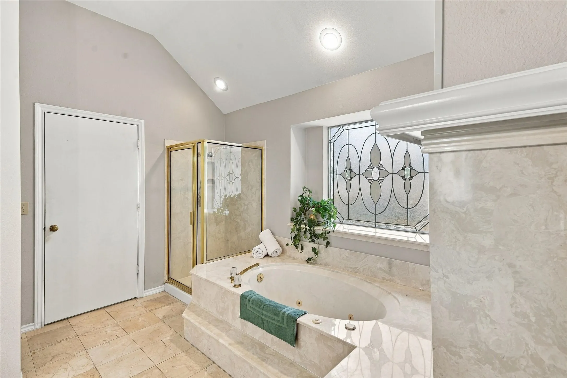 Single Family Residence For Sale in Tarrant County , 3817 Periwinkle Street, Bedford, Texas 76021, 4 Bedroom, 3 Bathroom, 2 Garage spaces, 2,904 Sqft, built in 1987, mls#21400628, Real Estate Agent in Bedford, Homes For Sale in Tarrant county, Homes For Sale in Bedford, Realtor in Bedford Texas, Real Estate Brokerage Independent Realty Texas, Luminita Cordes Realtor