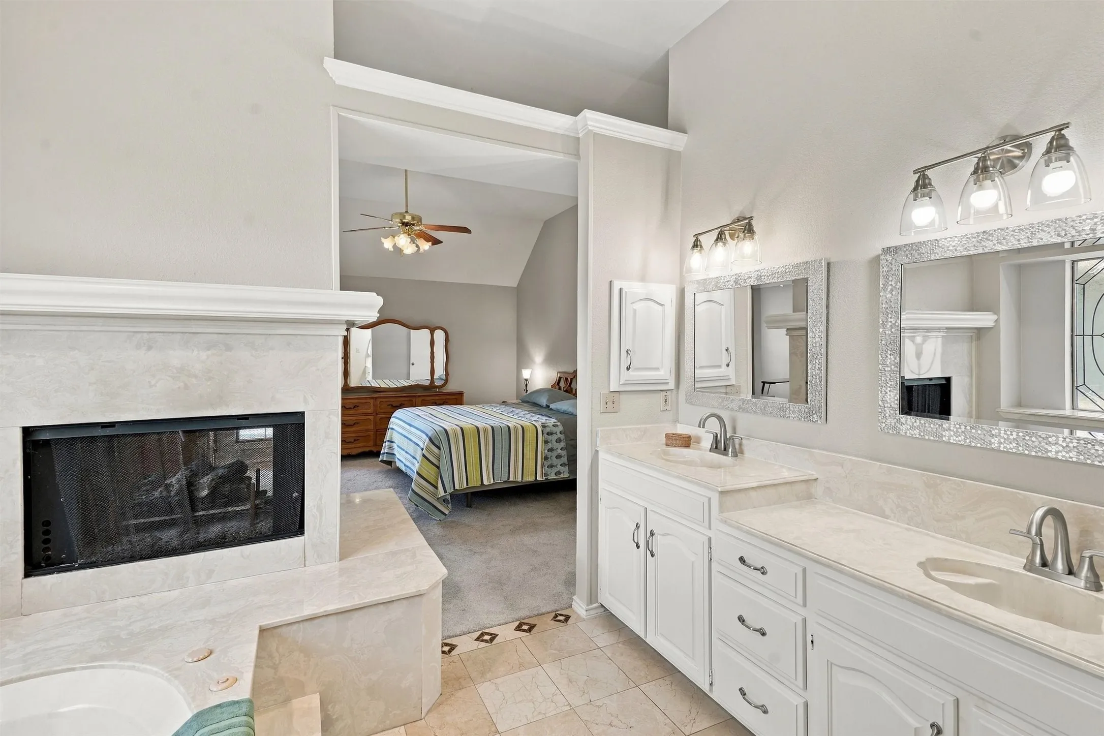 Single Family Residence For Sale in Tarrant County , 3817 Periwinkle Street, Bedford, Texas 76021, 4 Bedroom, 3 Bathroom, 2 Garage spaces, 2,904 Sqft, built in 1987, mls#21400628, Real Estate Agent in Bedford, Homes For Sale in Tarrant county, Homes For Sale in Bedford, Realtor in Bedford Texas, Real Estate Brokerage Independent Realty Texas, Luminita Cordes Realtor