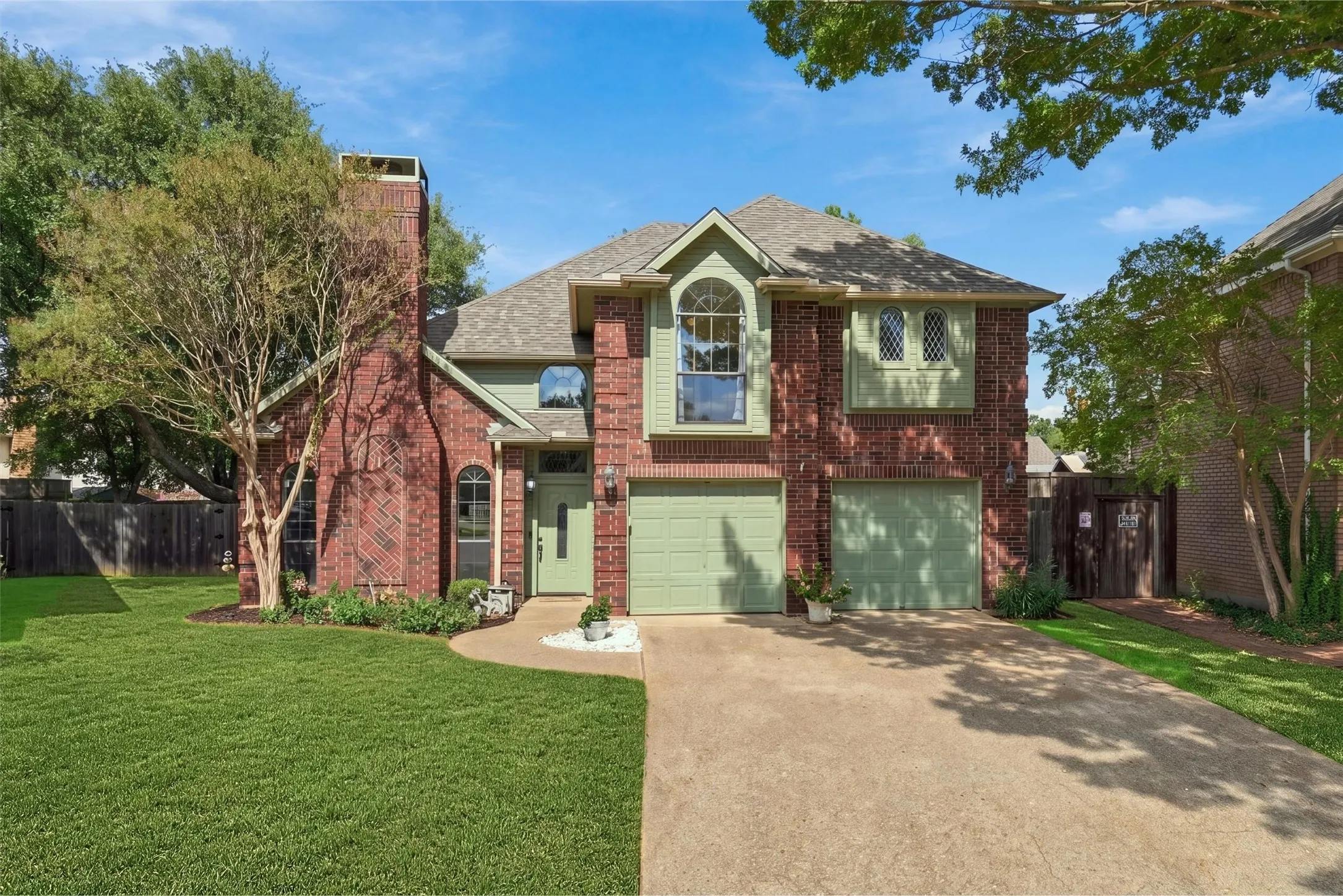 Single Family Residence For Sale in Tarrant County , 3817 Periwinkle Street, Bedford, Texas 76021, 4 Bedroom, 3 Bathroom, 2 Garage spaces, 2,904 Sqft, built in 1987, mls#21400628, Real Estate Agent in Bedford, Homes For Sale in Tarrant county, Homes For Sale in Bedford, Realtor in Bedford Texas, Real Estate Brokerage Independent Realty Texas, Luminita Cordes Realtor