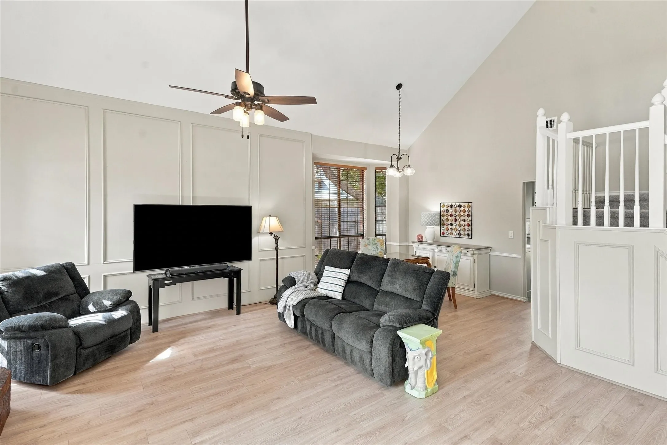 Single Family Residence For Sale in Tarrant County , 3817 Periwinkle Street, Bedford, Texas 76021, 4 Bedroom, 3 Bathroom, 2 Garage spaces, 2,904 Sqft, built in 1987, mls#21400628, Real Estate Agent in Bedford, Homes For Sale in Tarrant county, Homes For Sale in Bedford, Realtor in Bedford Texas, Real Estate Brokerage Independent Realty Texas, Luminita Cordes Realtor