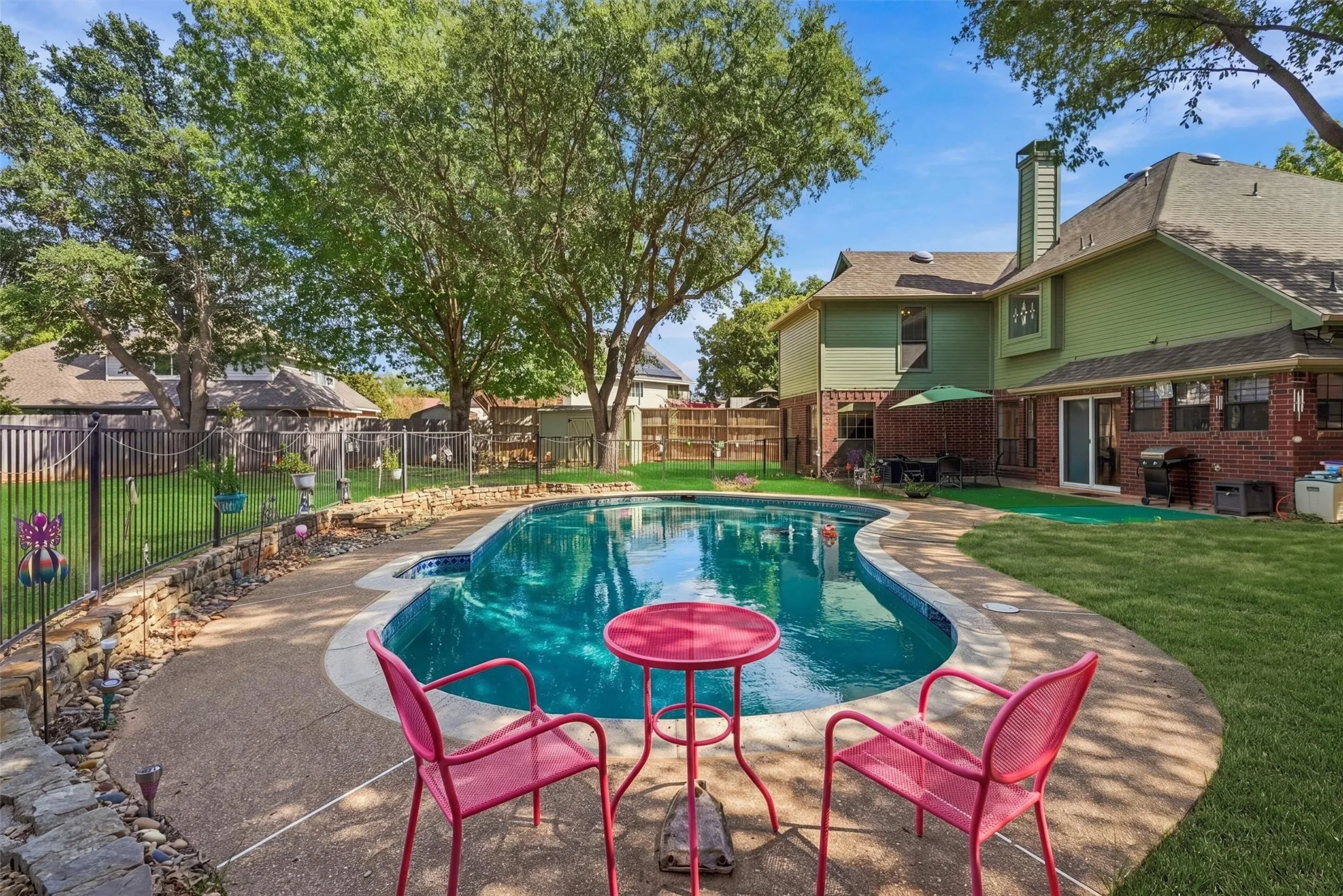 Single Family Residence For Sale in Tarrant County , 3817 Periwinkle Street, Bedford, Texas 76021, 4 Bedroom, 3 Bathroom, 2 Garage spaces, 2,904 Sqft, built in 1987, mls#21400628, Real Estate Agent in Bedford, Homes For Sale in Tarrant county, Homes For Sale in Bedford, Realtor in Bedford Texas, Real Estate Brokerage Independent Realty Texas, Luminita Cordes Realtor