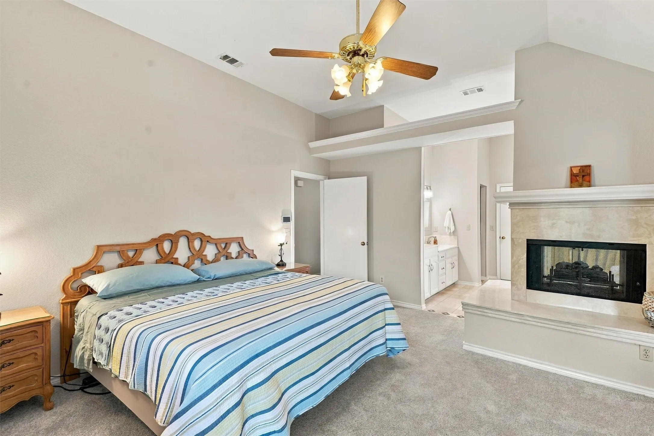 Single Family Residence For Sale in Tarrant County , 3817 Periwinkle Street, Bedford, Texas 76021, 4 Bedroom, 3 Bathroom, 2 Garage spaces, 2,904 Sqft, built in 1987, mls#21400628, Real Estate Agent in Bedford, Homes For Sale in Tarrant county, Homes For Sale in Bedford, Realtor in Bedford Texas, Real Estate Brokerage Independent Realty Texas, Luminita Cordes Realtor